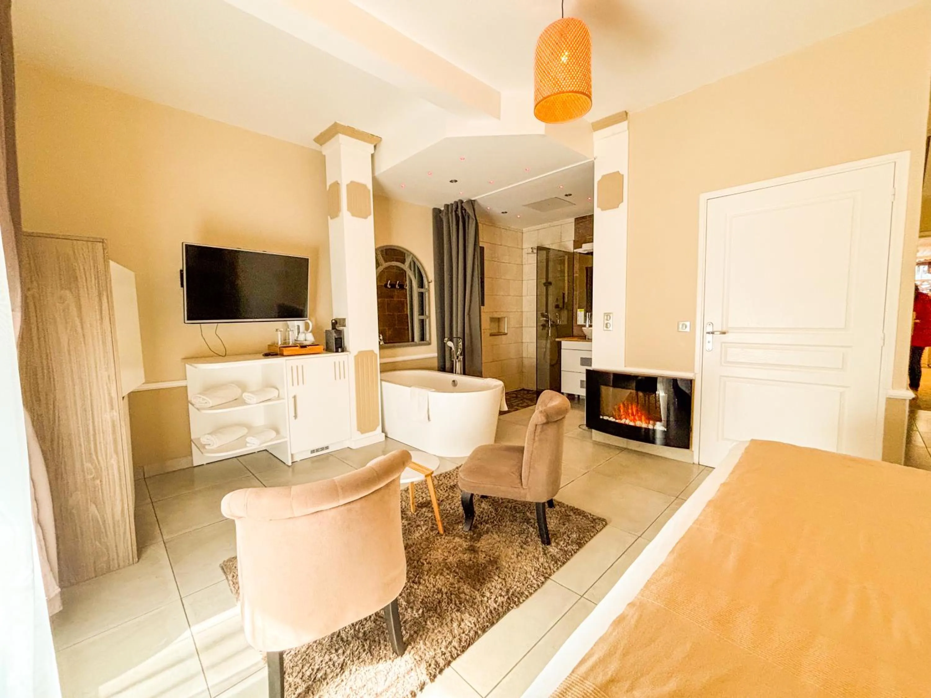 Shower in Hotel Le Cilaos