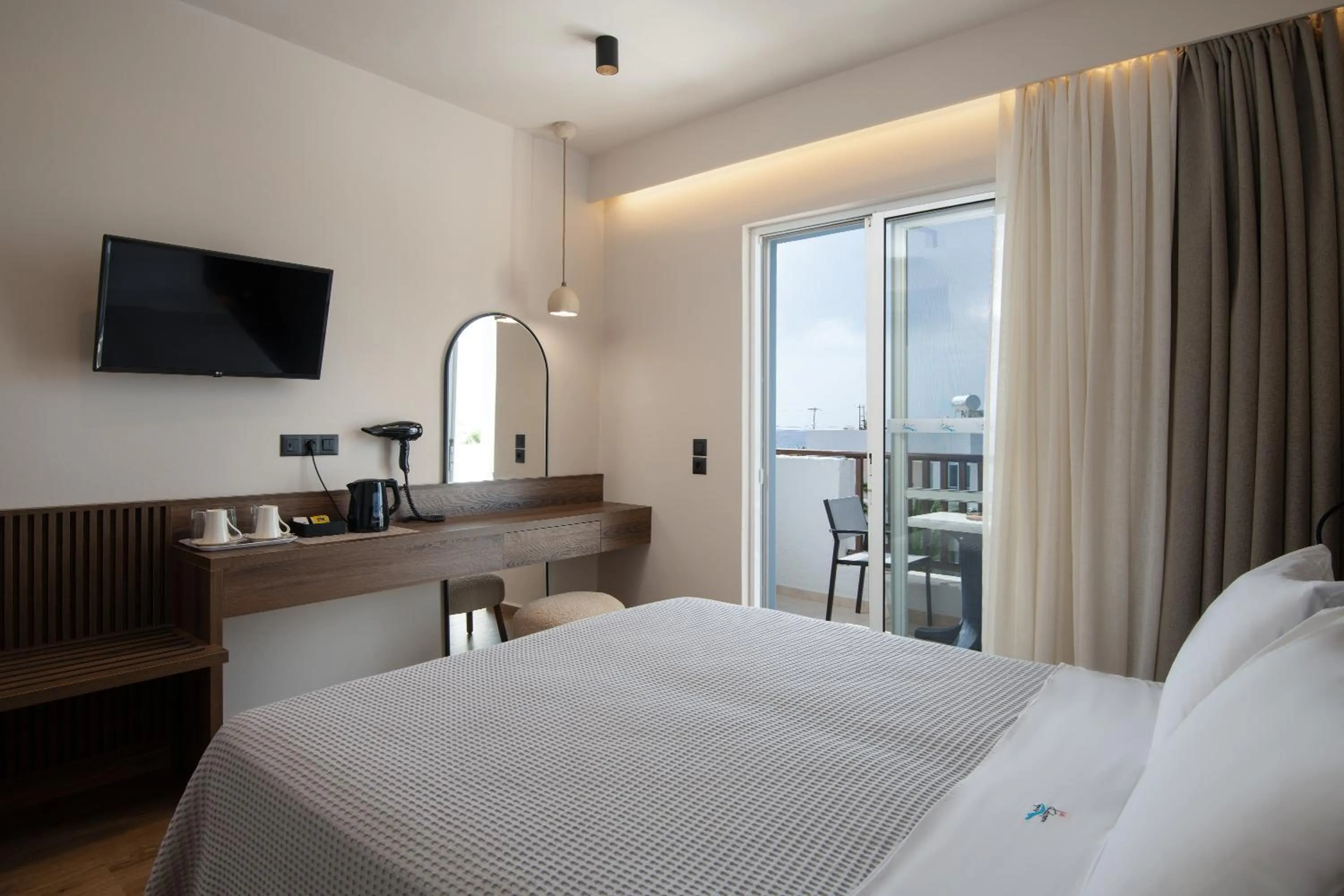 Photo of the whole room, Bed in Kalimera Mare