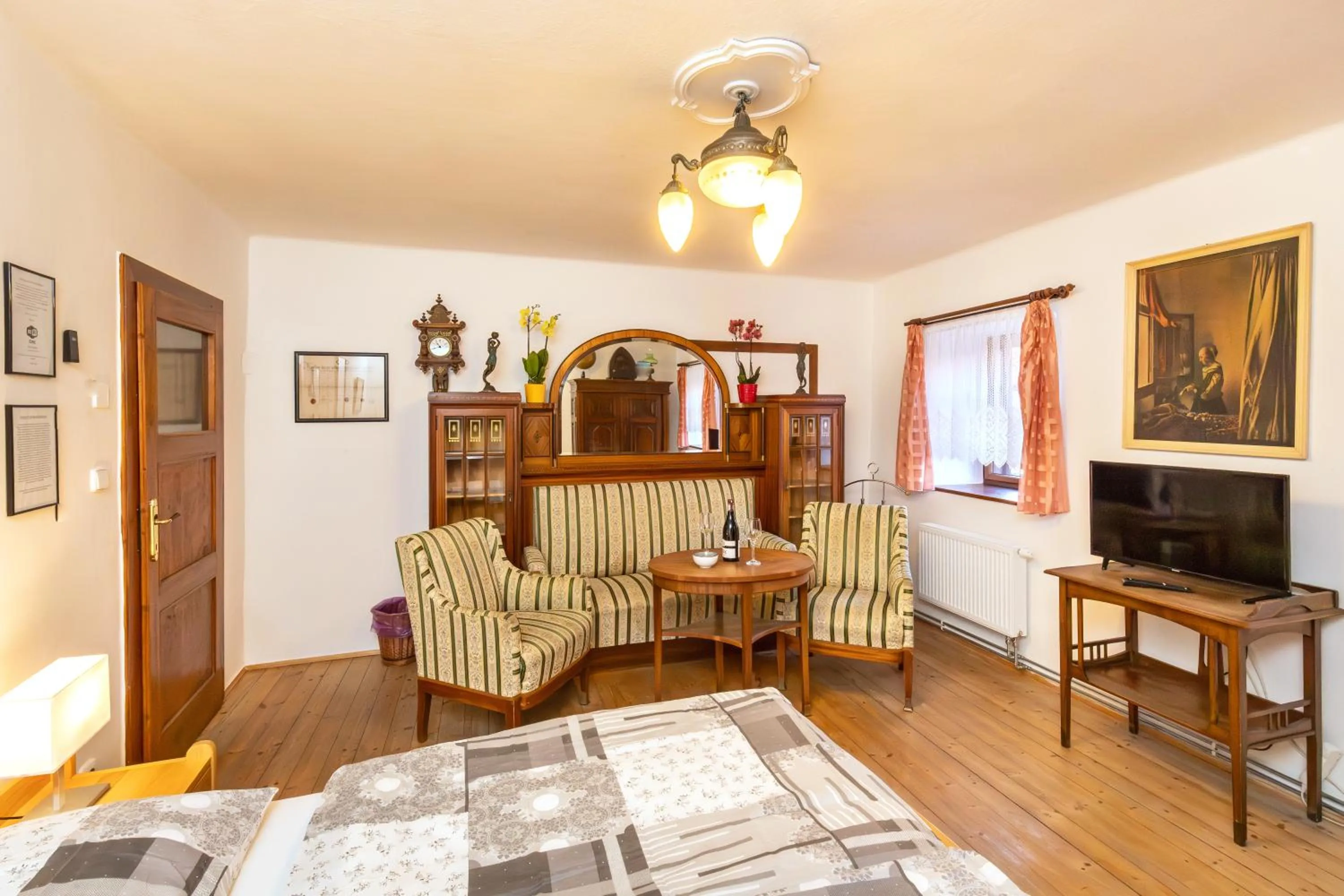 Living room, Bed in Pension Nostalgie - Minihotel