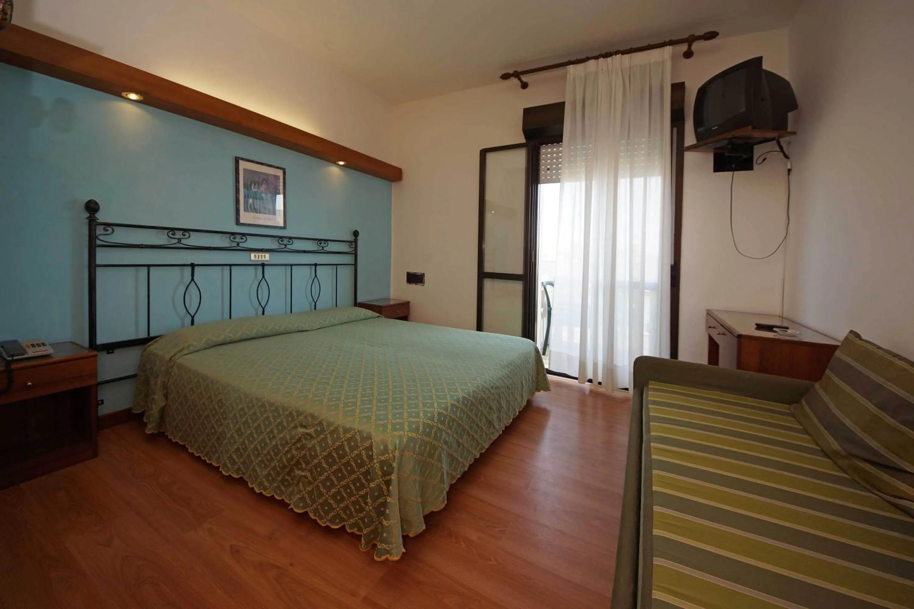 Day, Bed in Hotel President