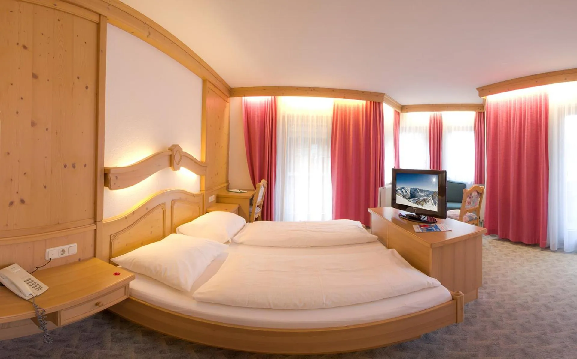 Photo of the whole room, Bed in Hotel zum grünen Tor
