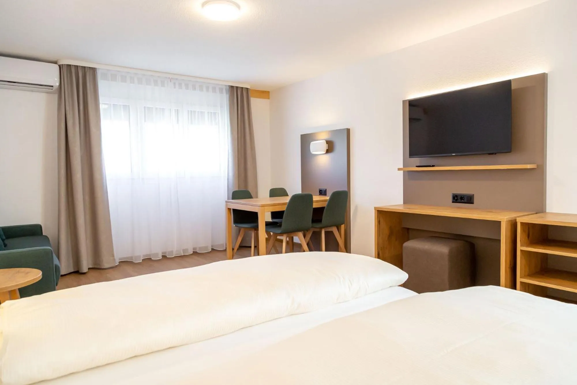 Photo of the whole room, Bed in Hotel Olympica