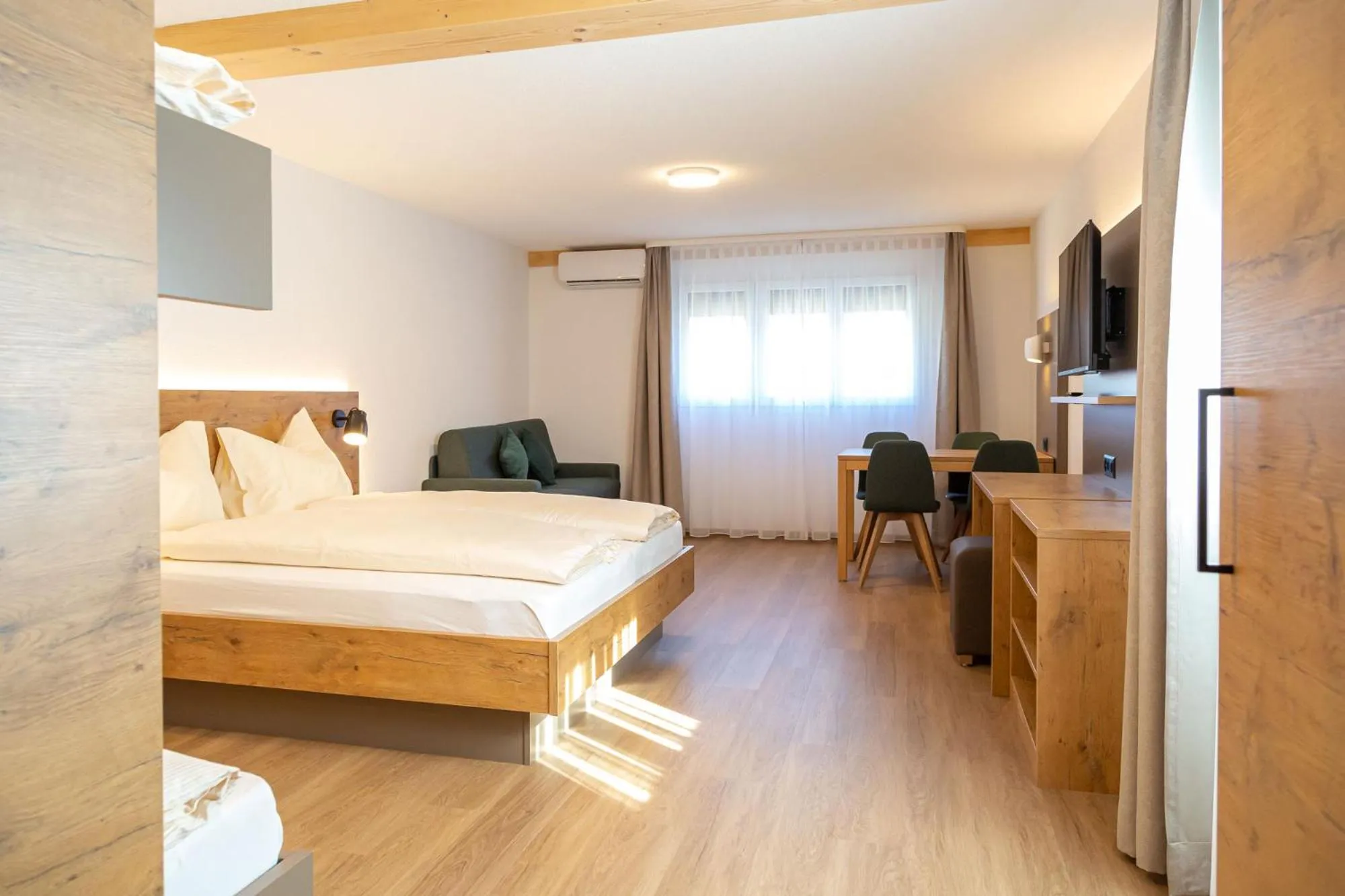 Photo of the whole room, Bed in Hotel Olympica