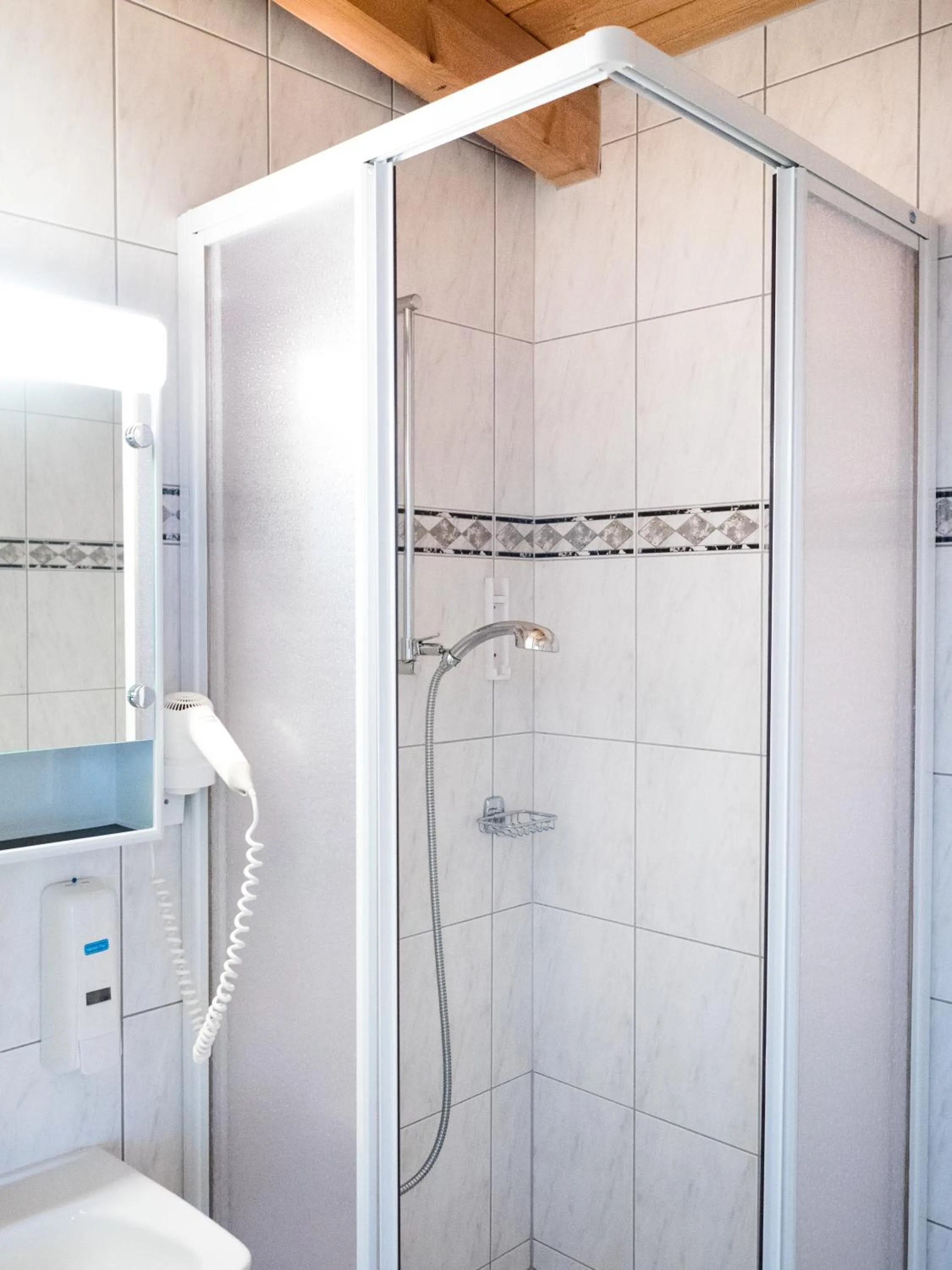 Shower in Hotel Olympica