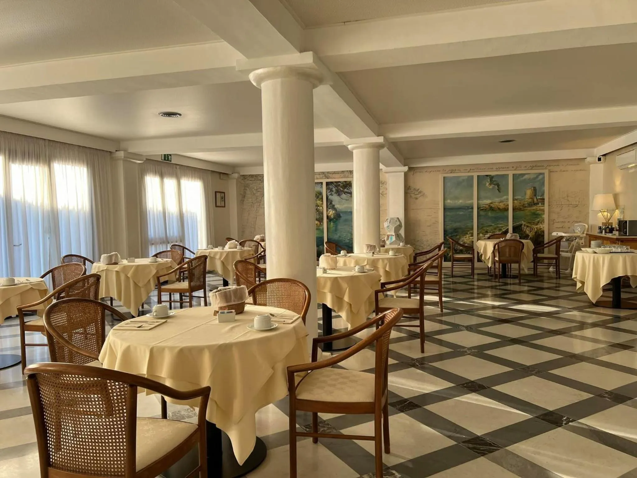 Restaurant/places to eat in Arthotel Gabbiano Azzurro Due