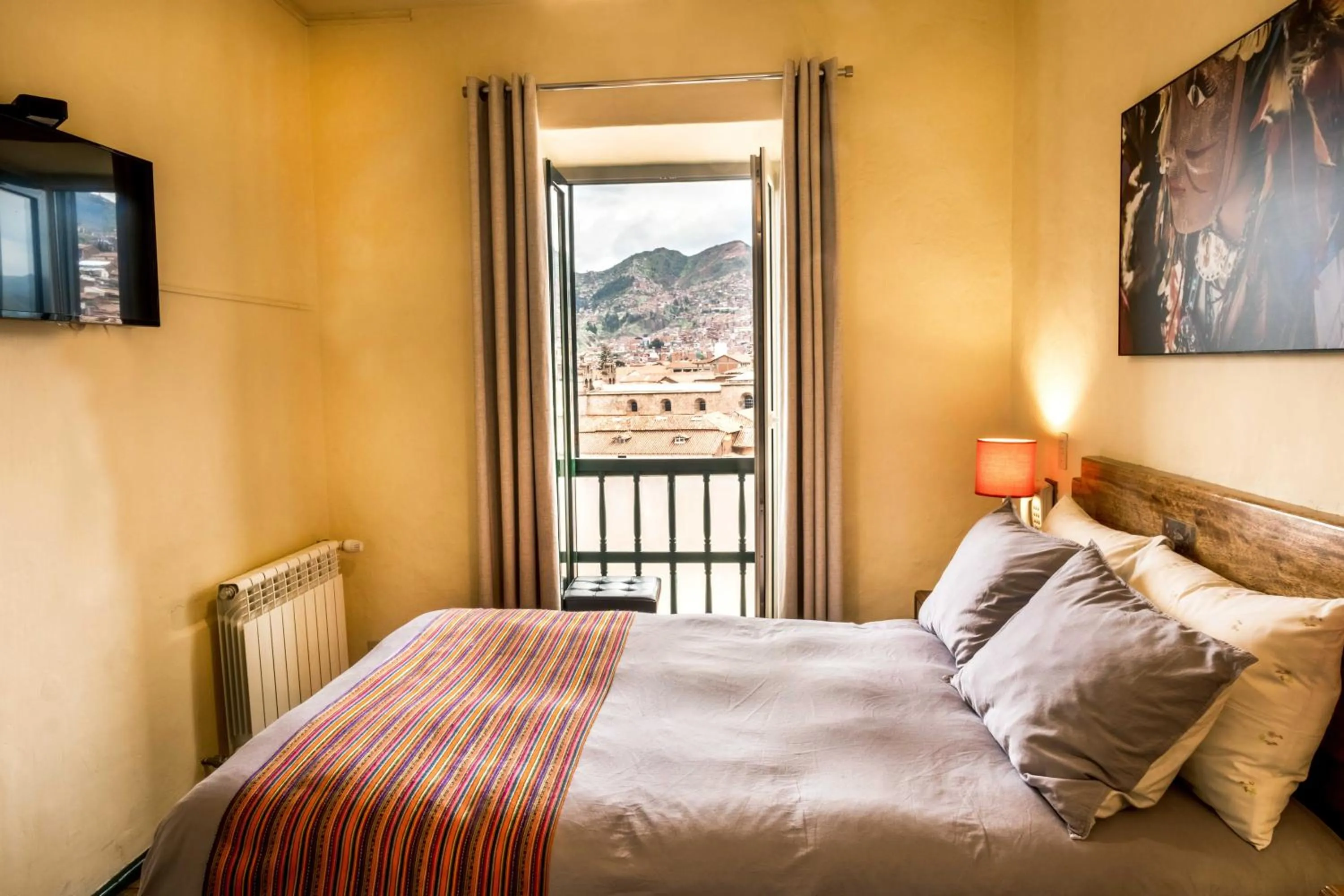 TV and multimedia, Bed in Hostal Corihuasi