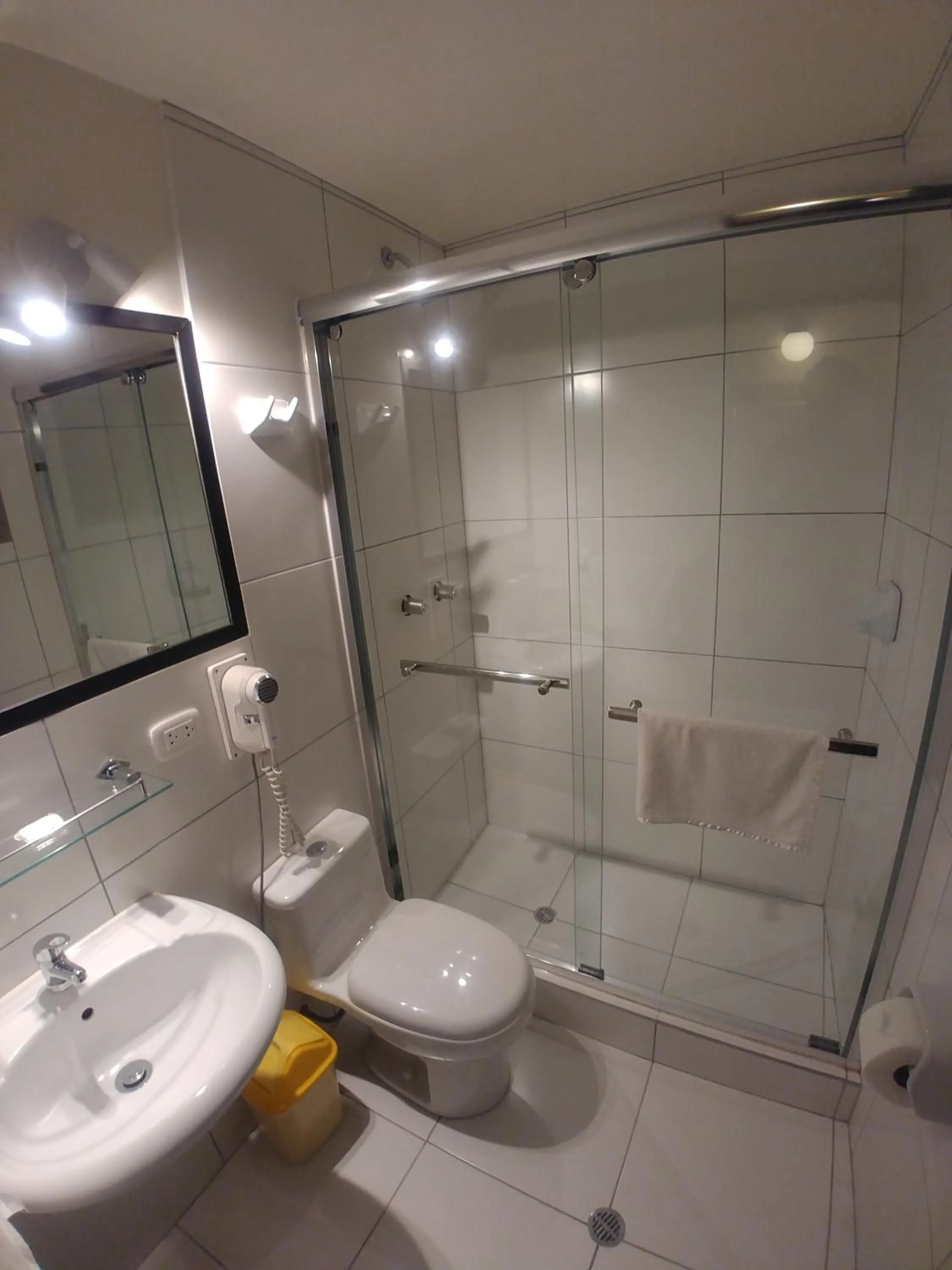 Shower in Hostal Corihuasi