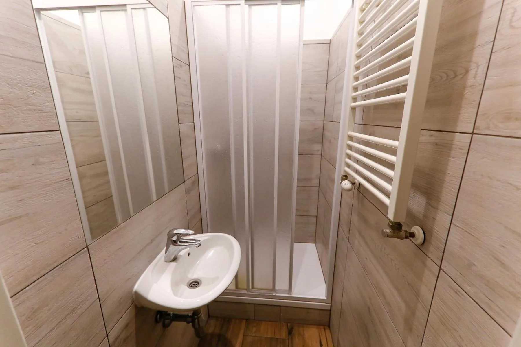 Bathroom in Do Step Inn Home - Hotel & Hostel