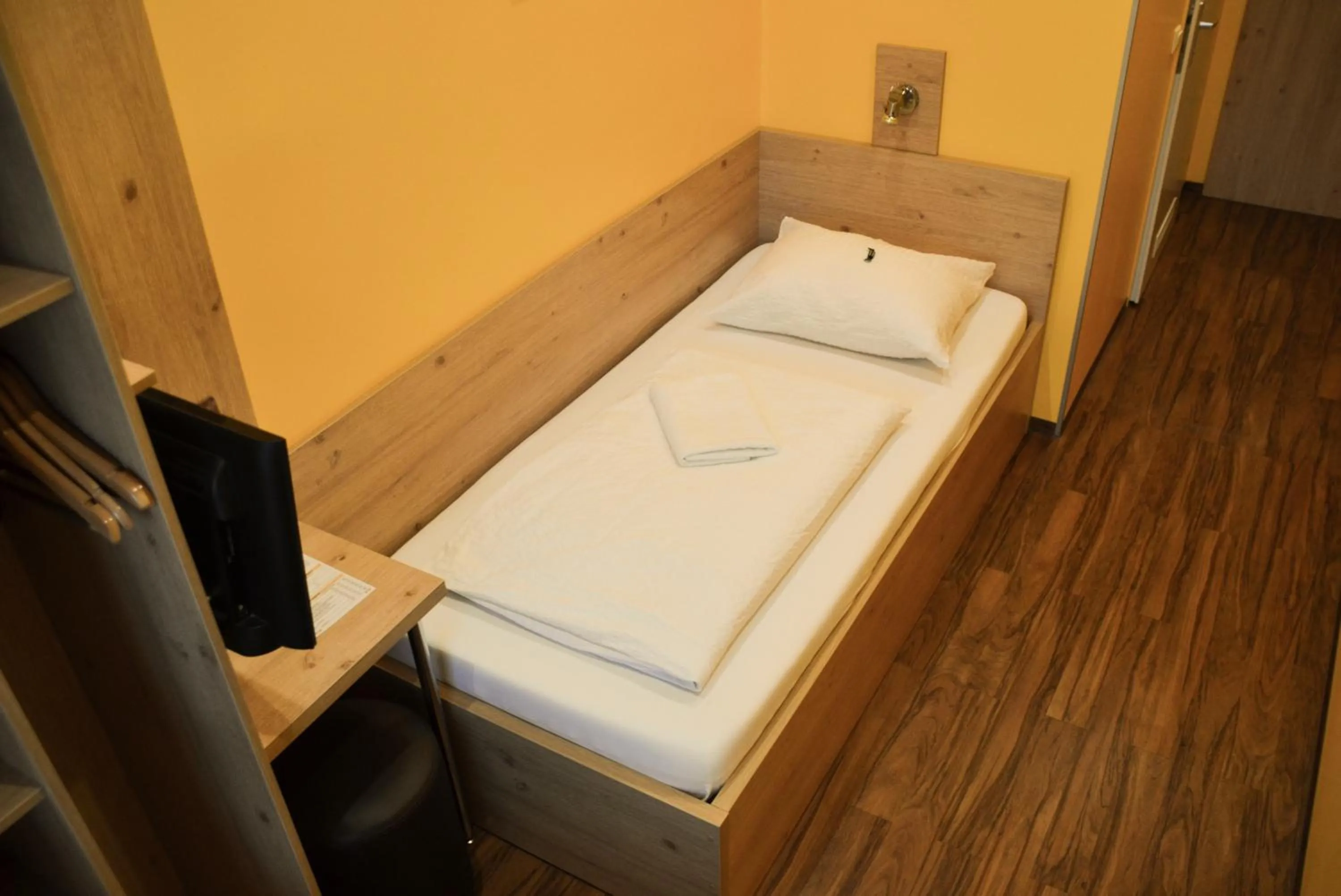 Bed in Do Step Inn Home - Hotel & Hostel