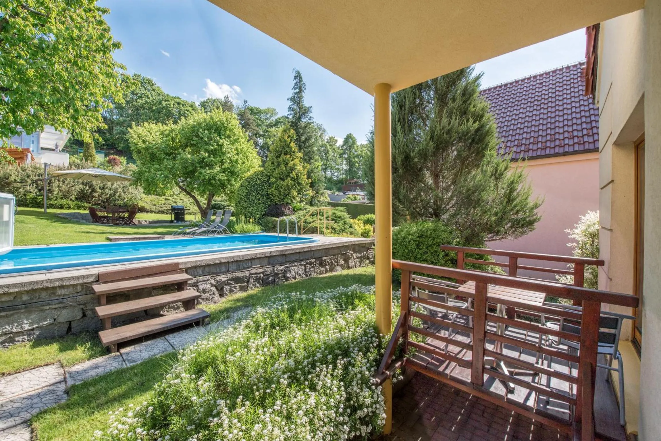 Pool view in Hotel Garni Pod Skalkou