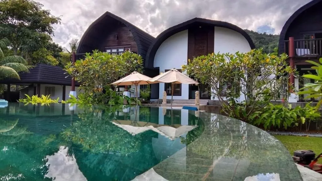 Swimming pool in Kudat Riviera Exclusive Beach Villas