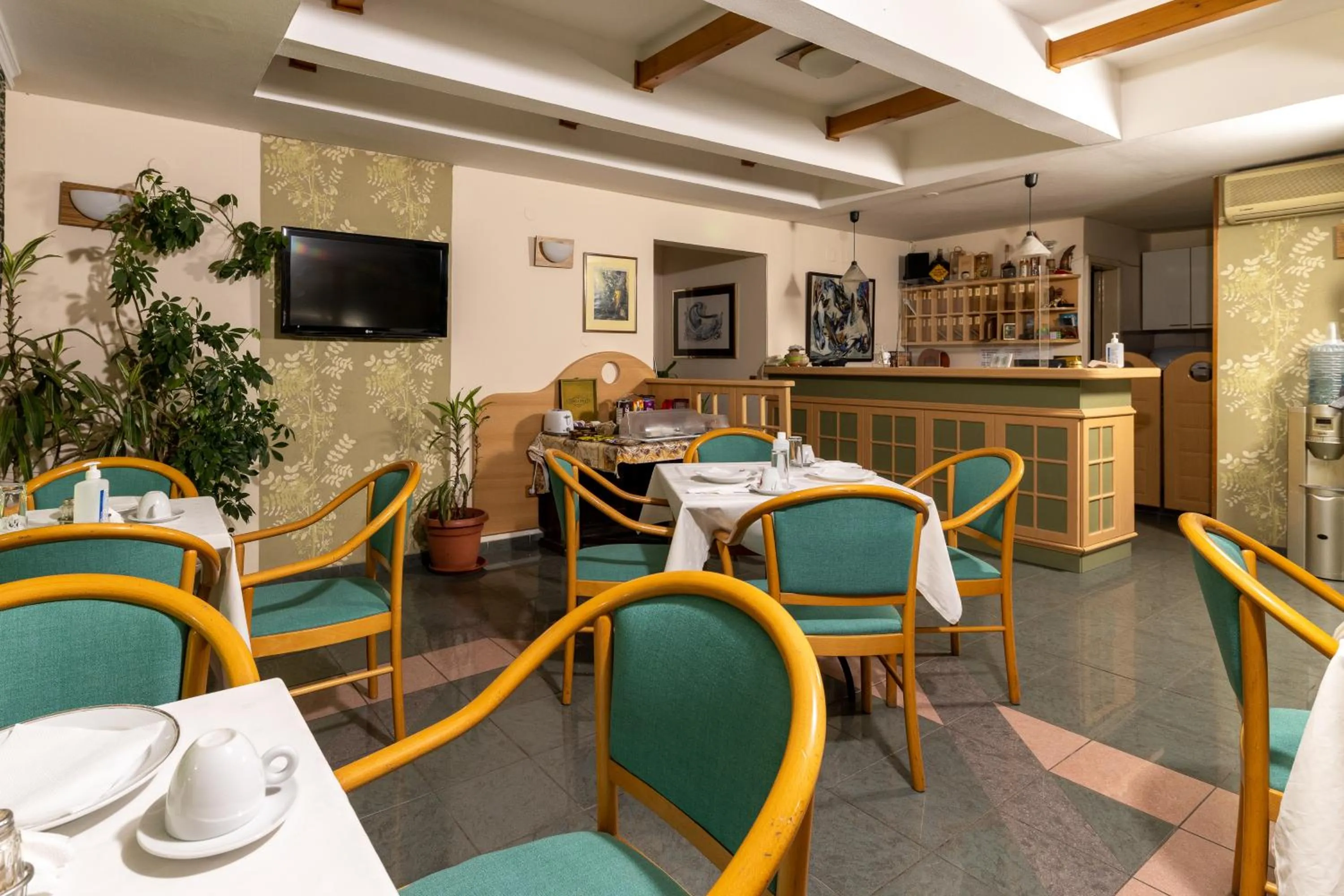 Restaurant/places to eat in B&B Kanet