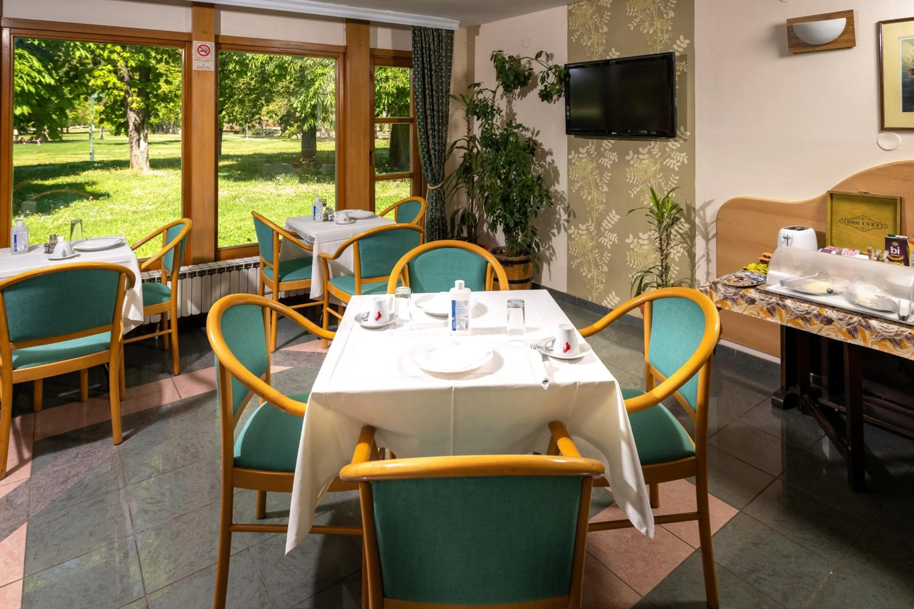 Restaurant/places to eat in B&B Kanet