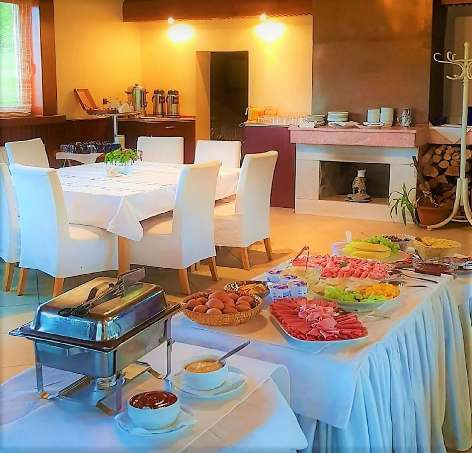 Restaurant/places to eat in Hotel Admiral