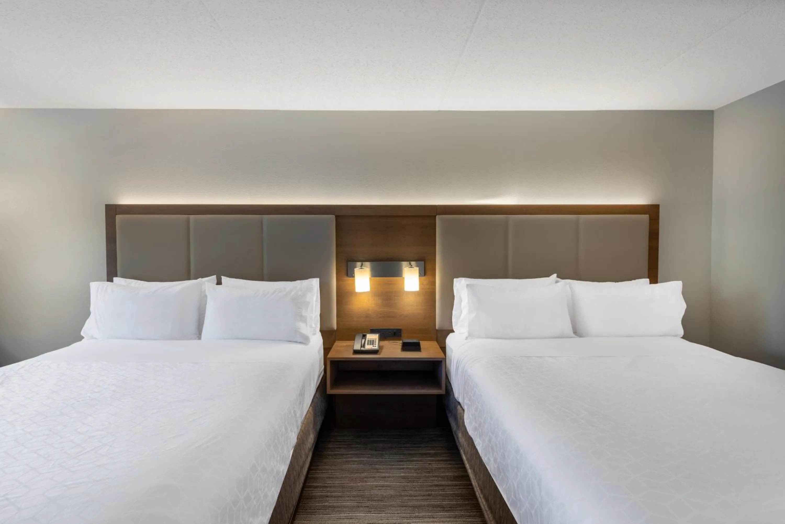 Photo of the whole room, Bed in Holiday Inn Express State College at Williamsburg Square by IHG