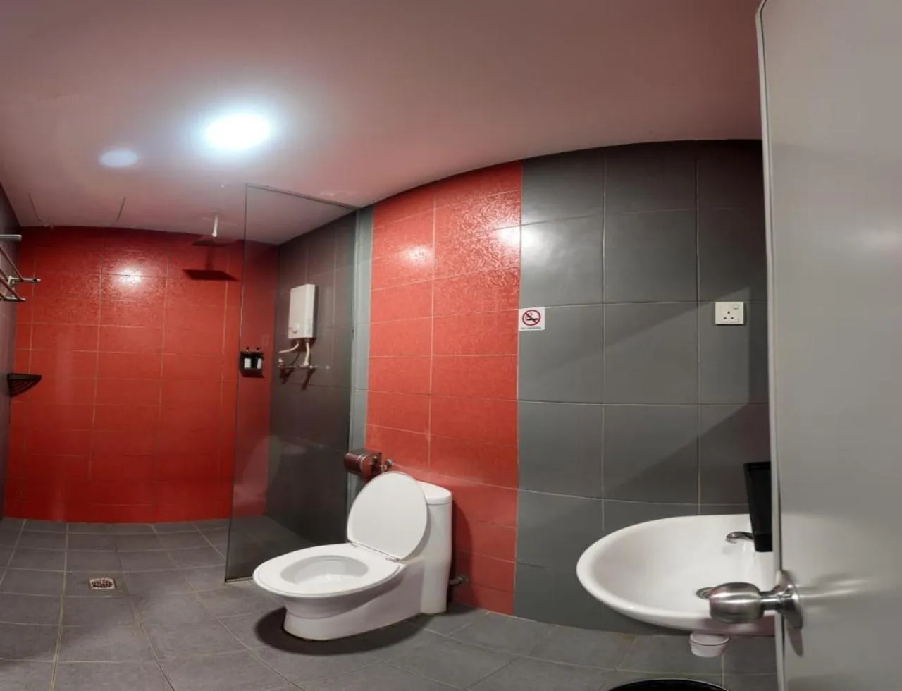 Bathroom in Metroinn Hotel