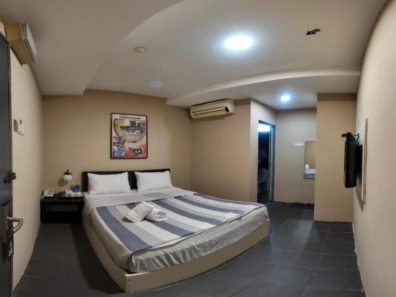 Bed in Metroinn Hotel