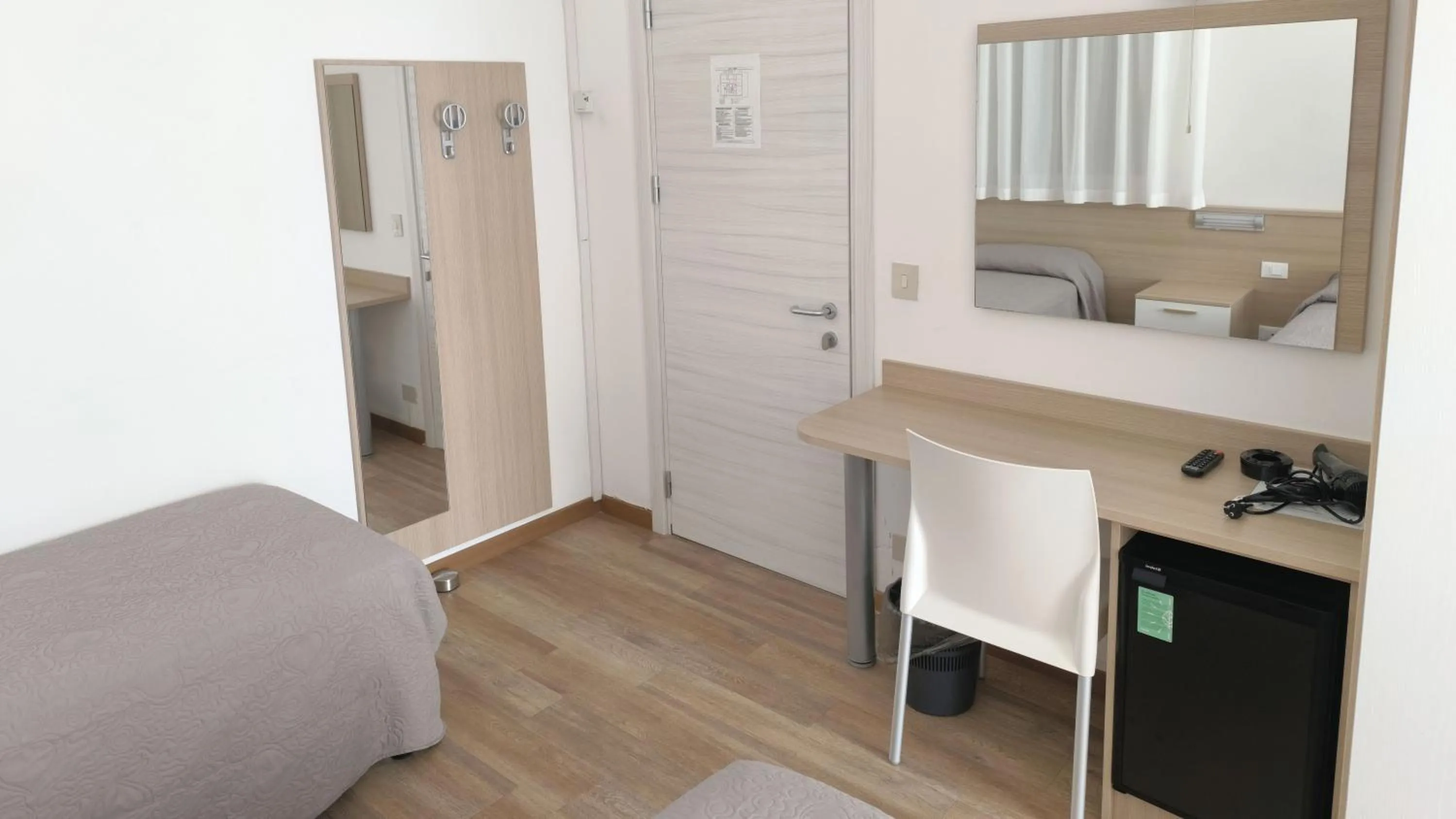 Bedroom in Hotel Midi