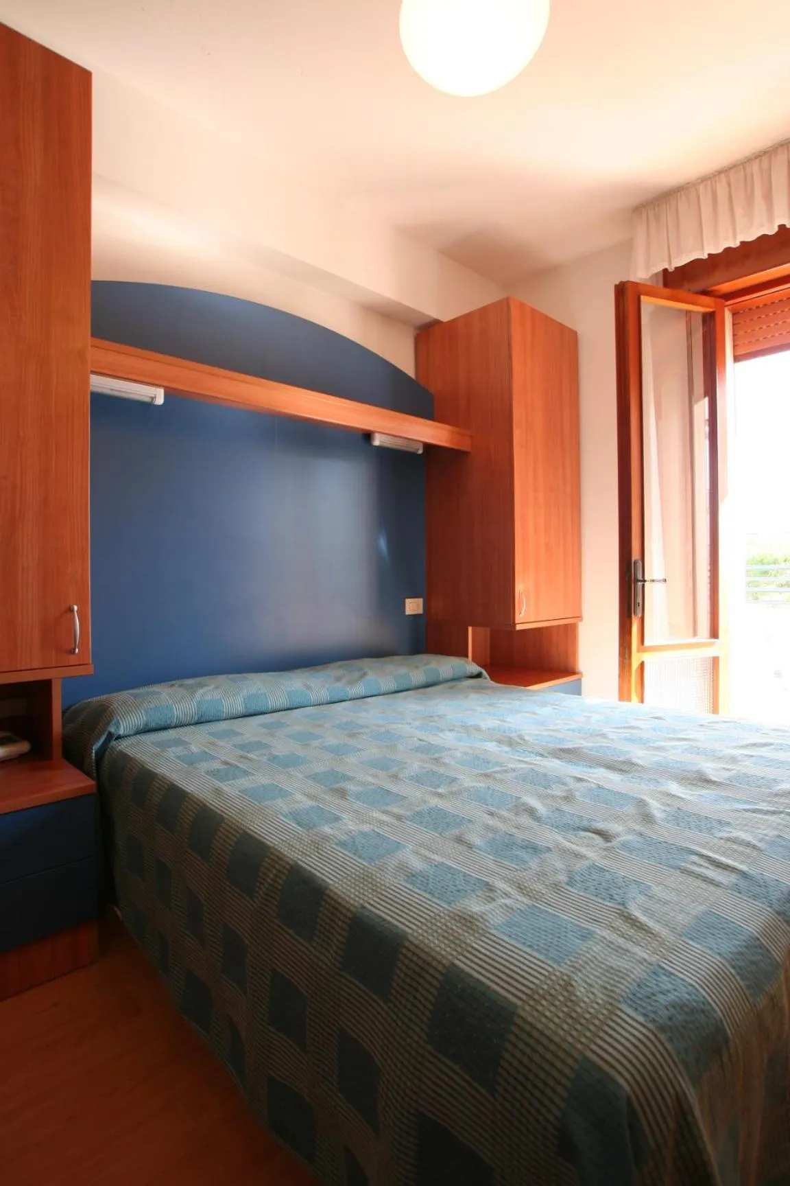 Bedroom, Bed in Hotel Midi