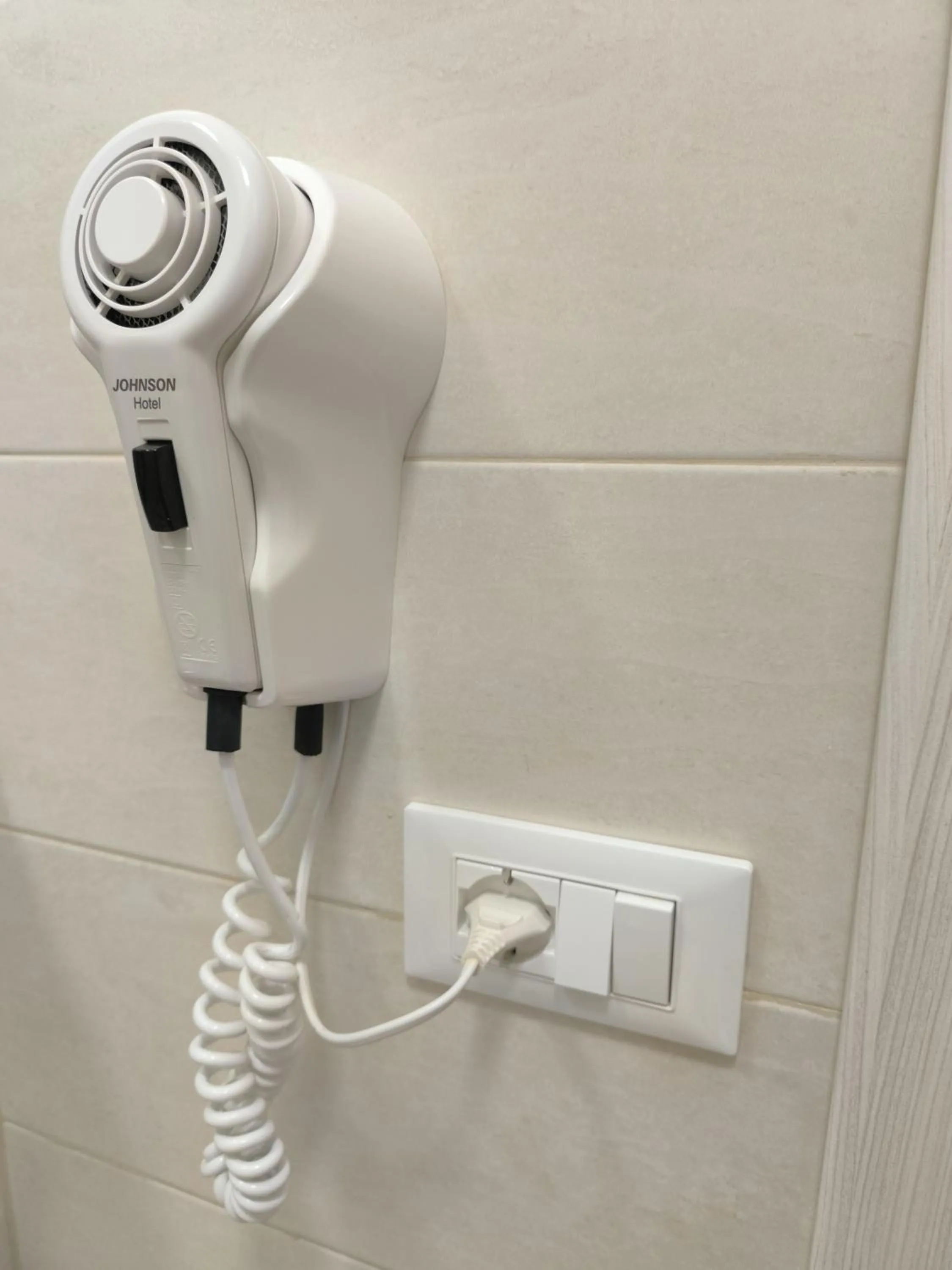 hair dryier in Hotel Midi