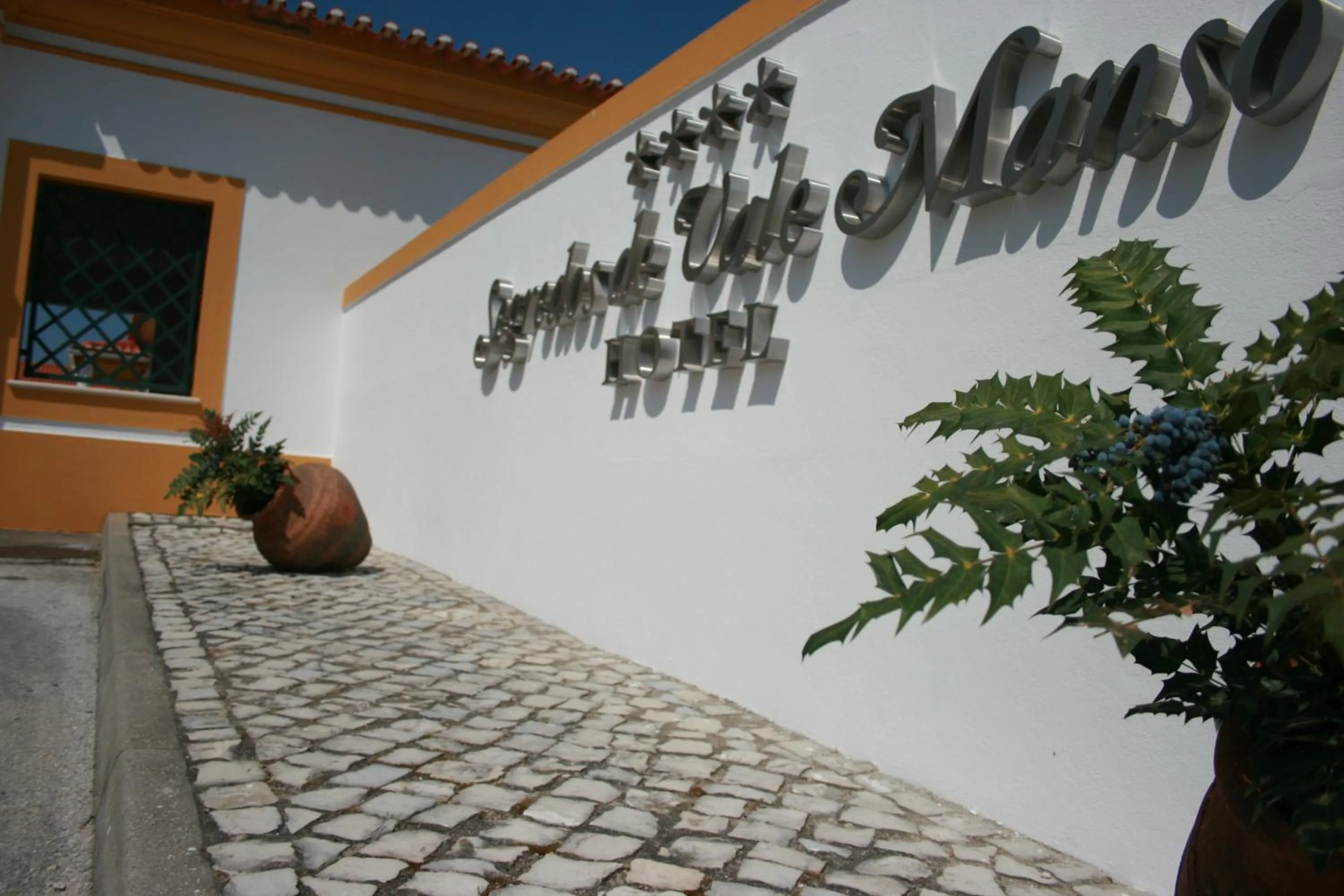 Facade/entrance in Hotel Segredos De Vale Manso