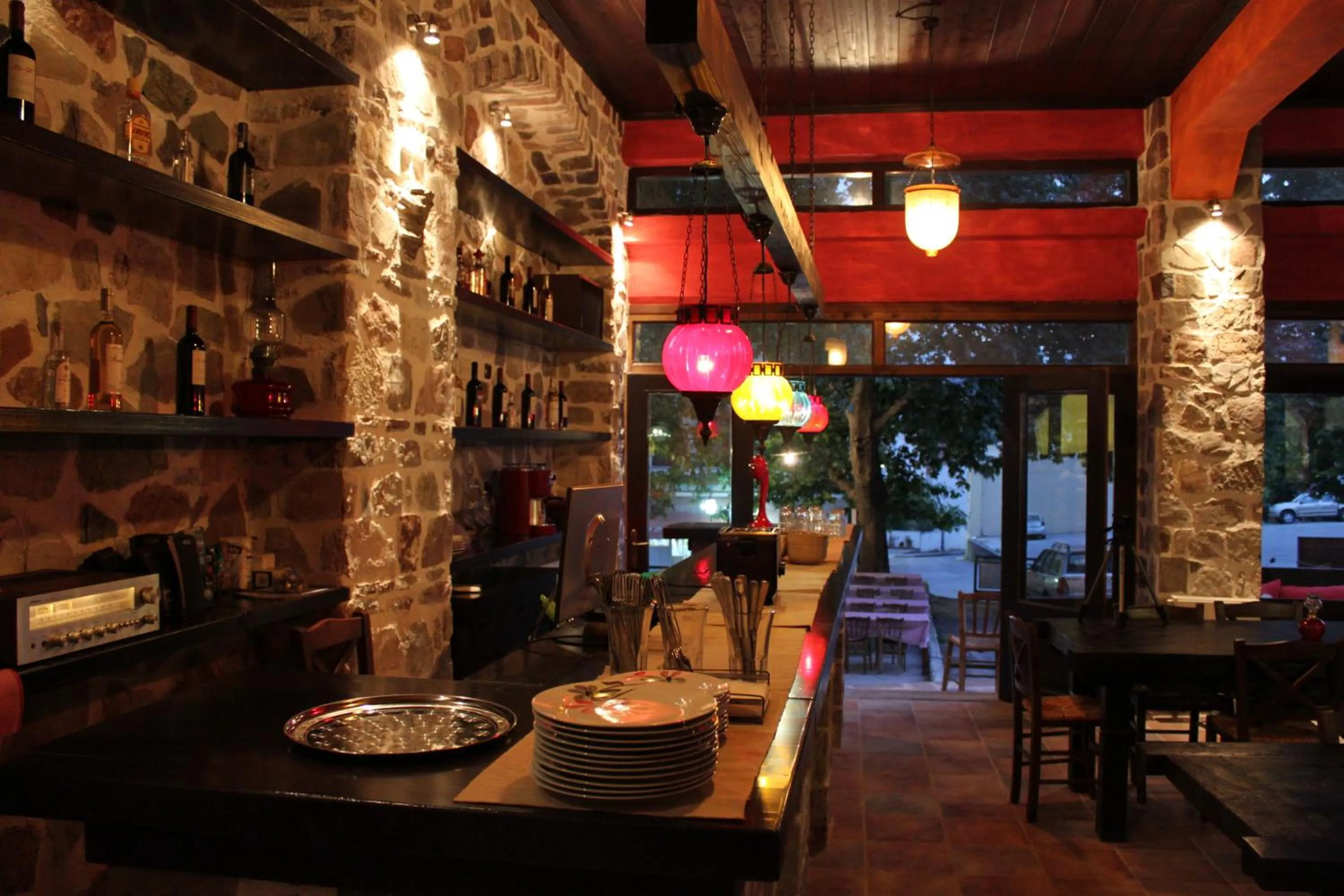 Restaurant/places to eat in Mythos Guesthouse