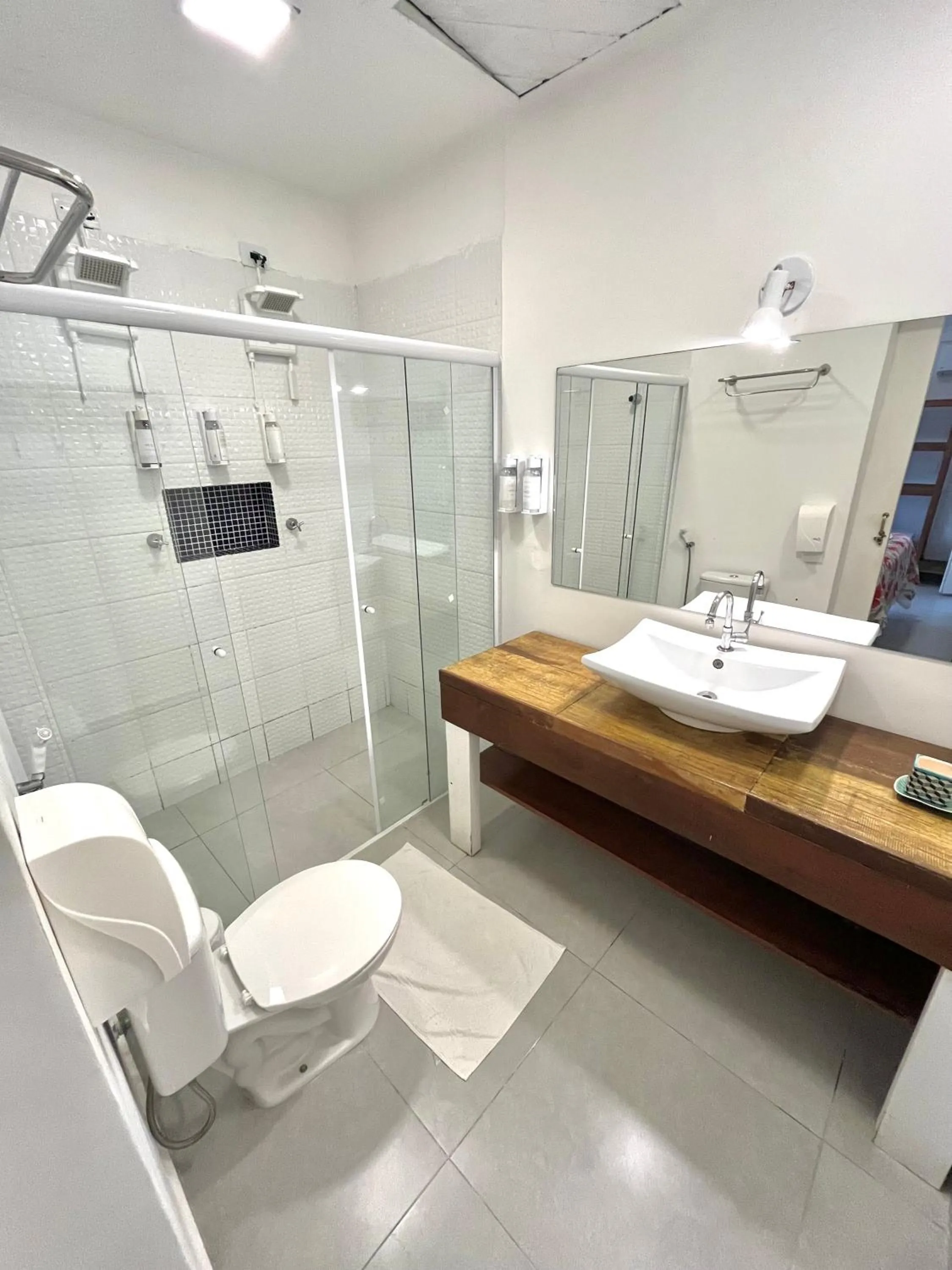 Shower in Pousada Tô na Praia Juquehy