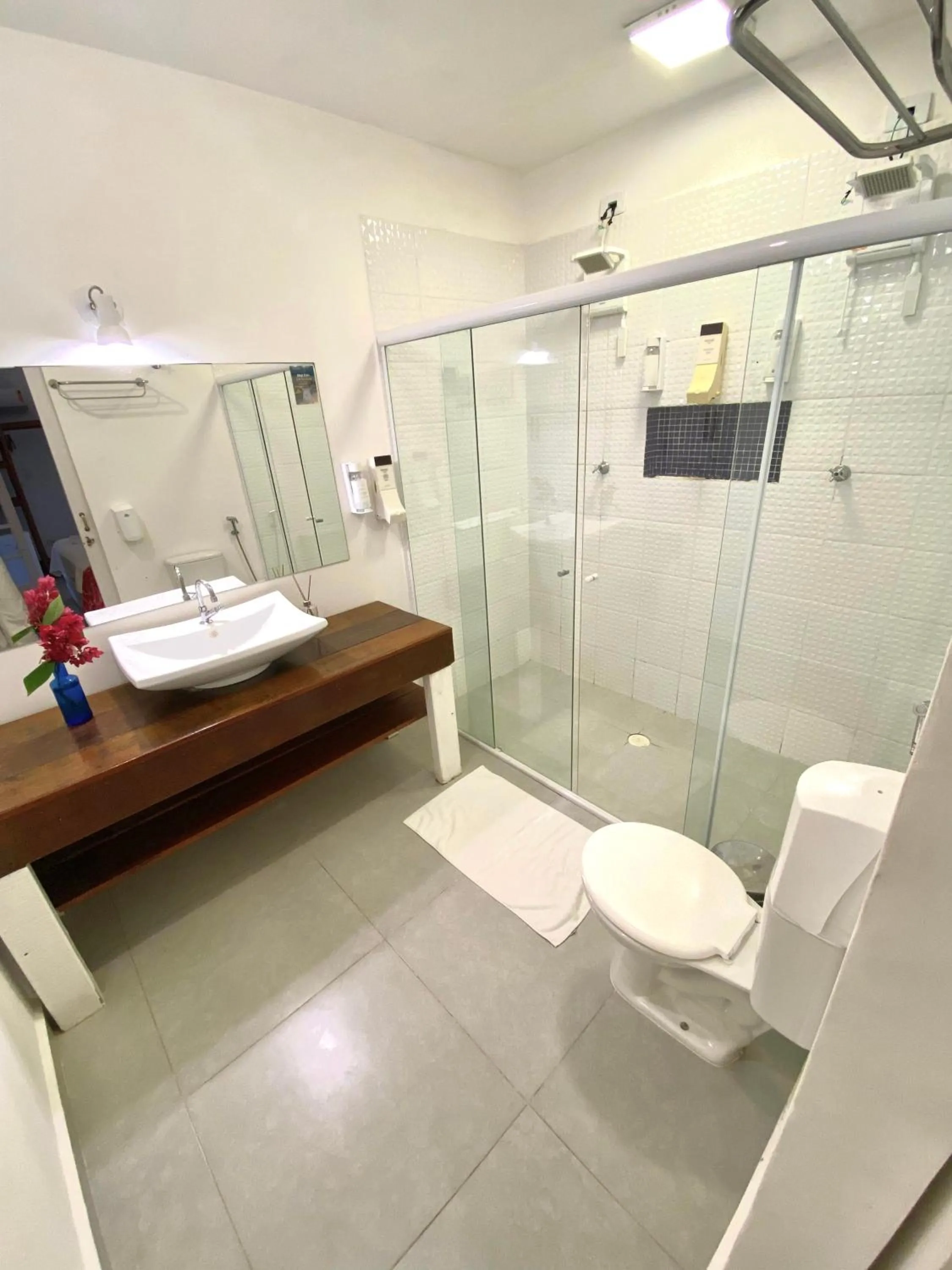 Shower in Pousada Tô na Praia Juquehy