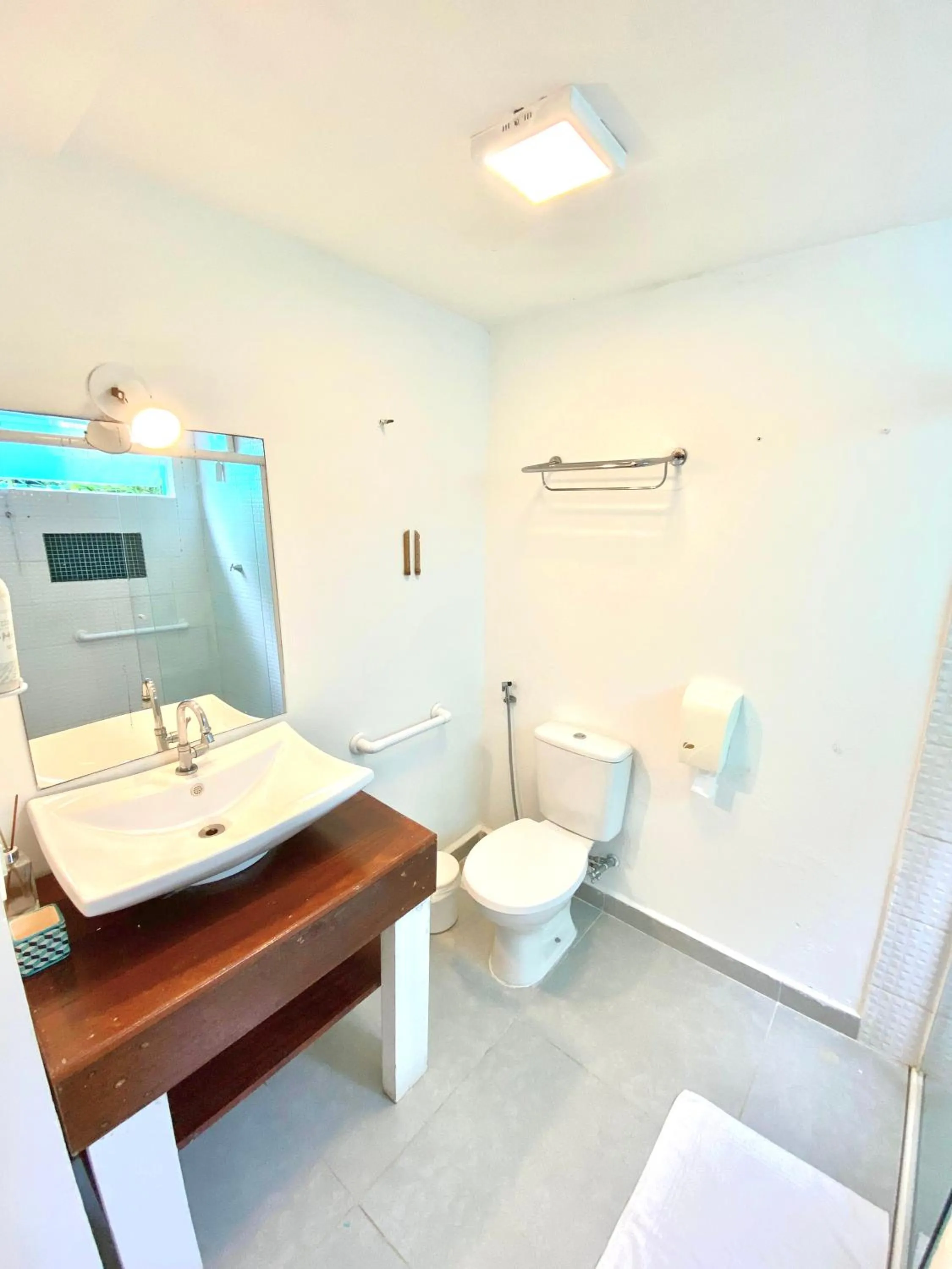 Shower in Pousada Tô na Praia Juquehy