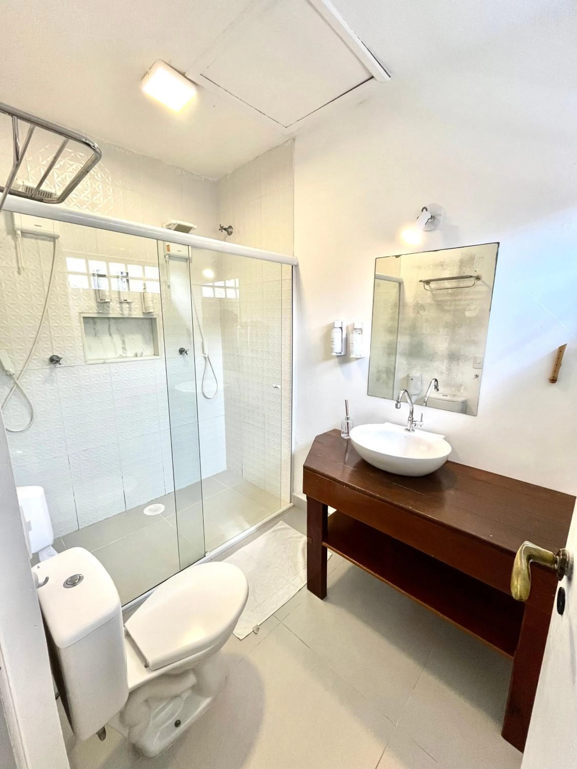 Shower in Pousada Tô na Praia Juquehy