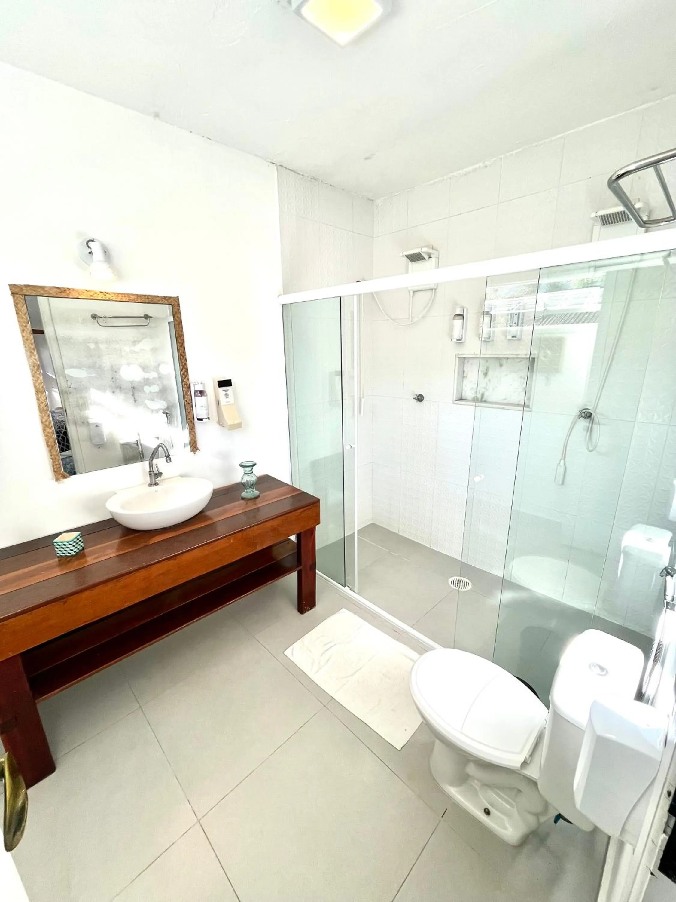 Shower in Pousada Tô na Praia Juquehy