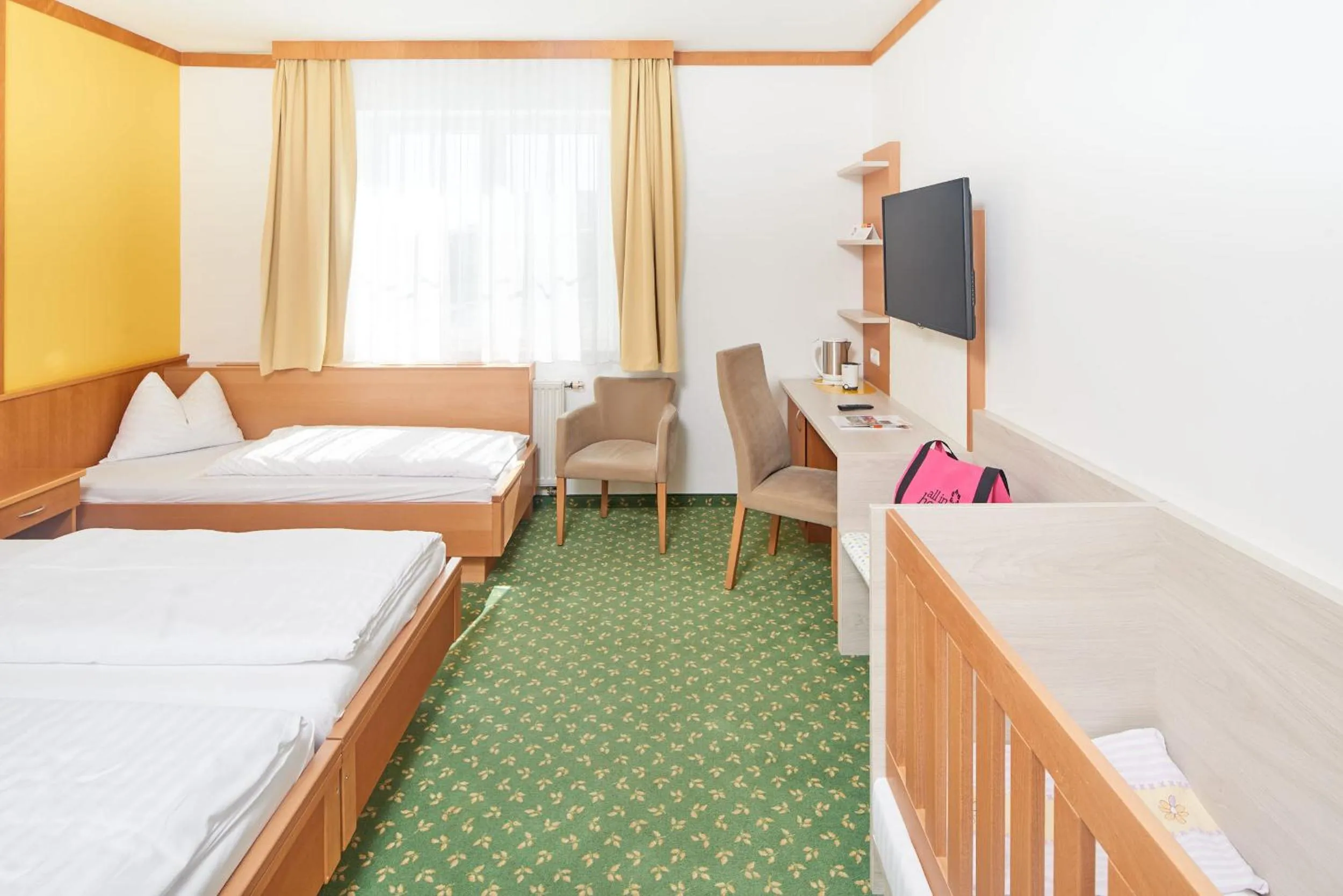 Bed in Thermenhotel Kurz