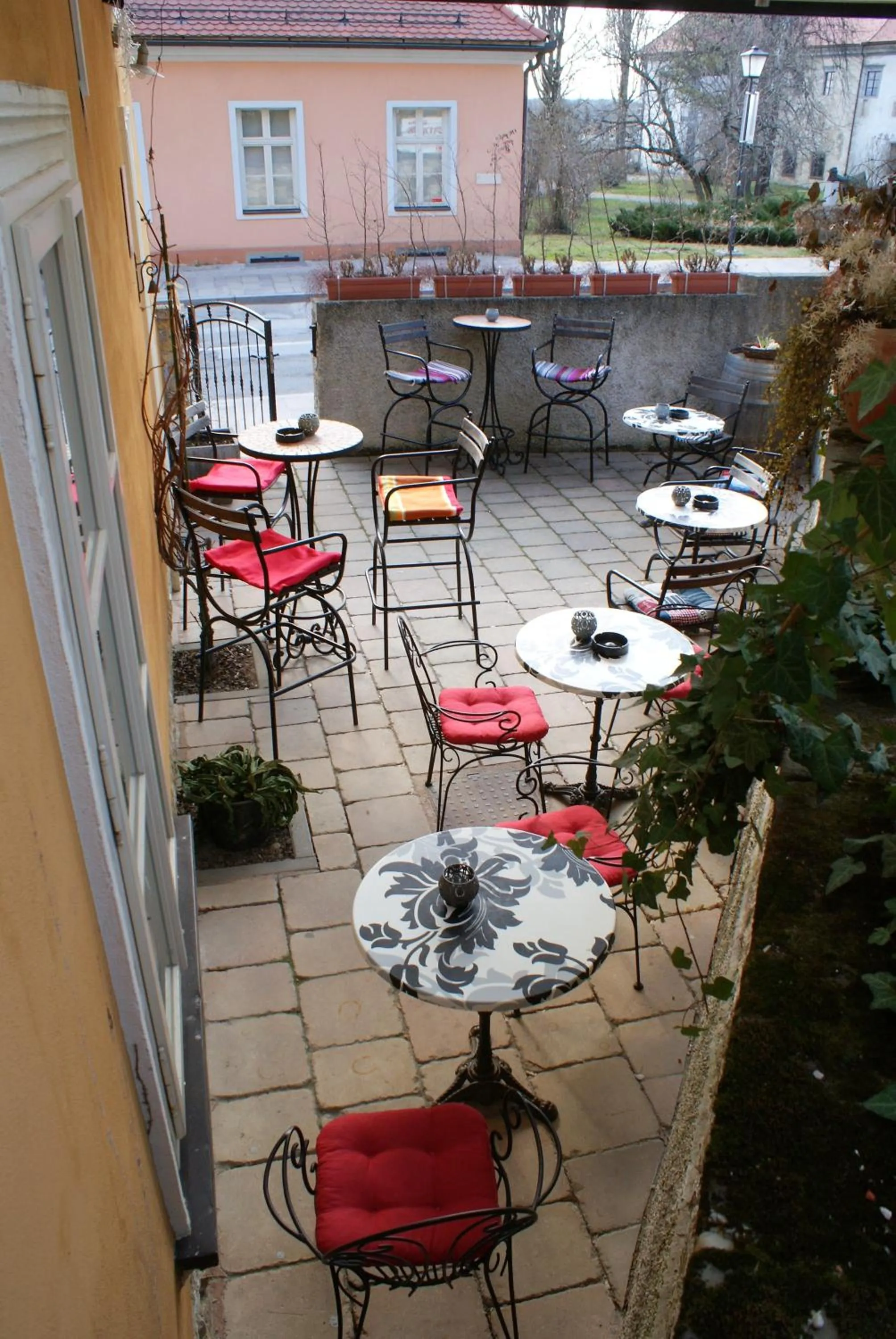 Patio in Hotel park