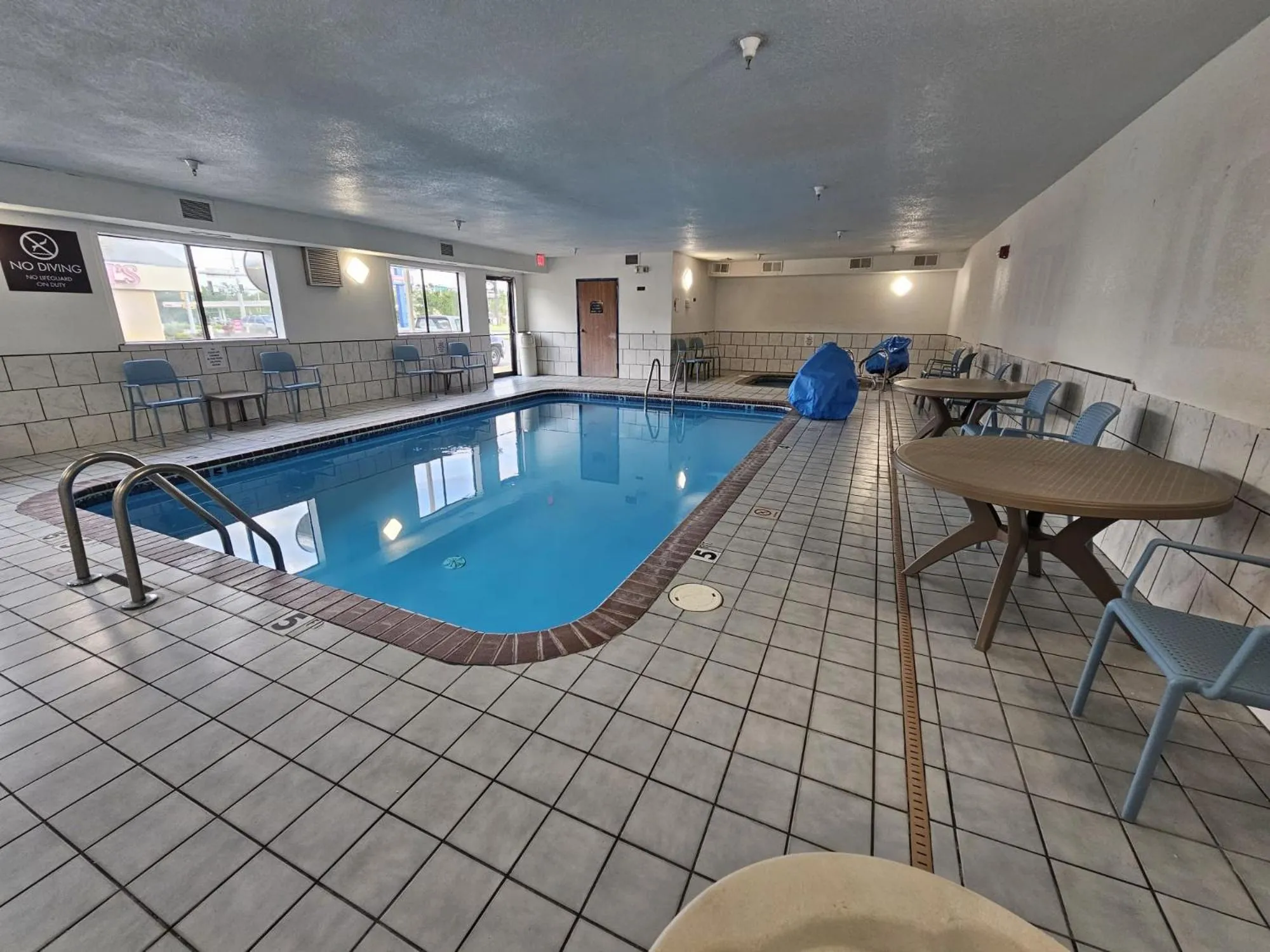Swimming pool in Sleep Inn & Suites Salina I-135