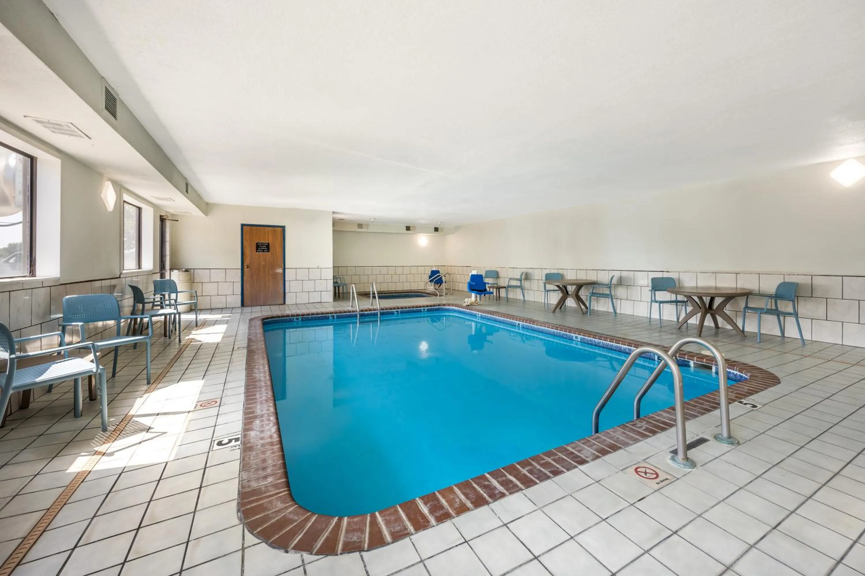 Swimming pool in Sleep Inn & Suites Salina I-135