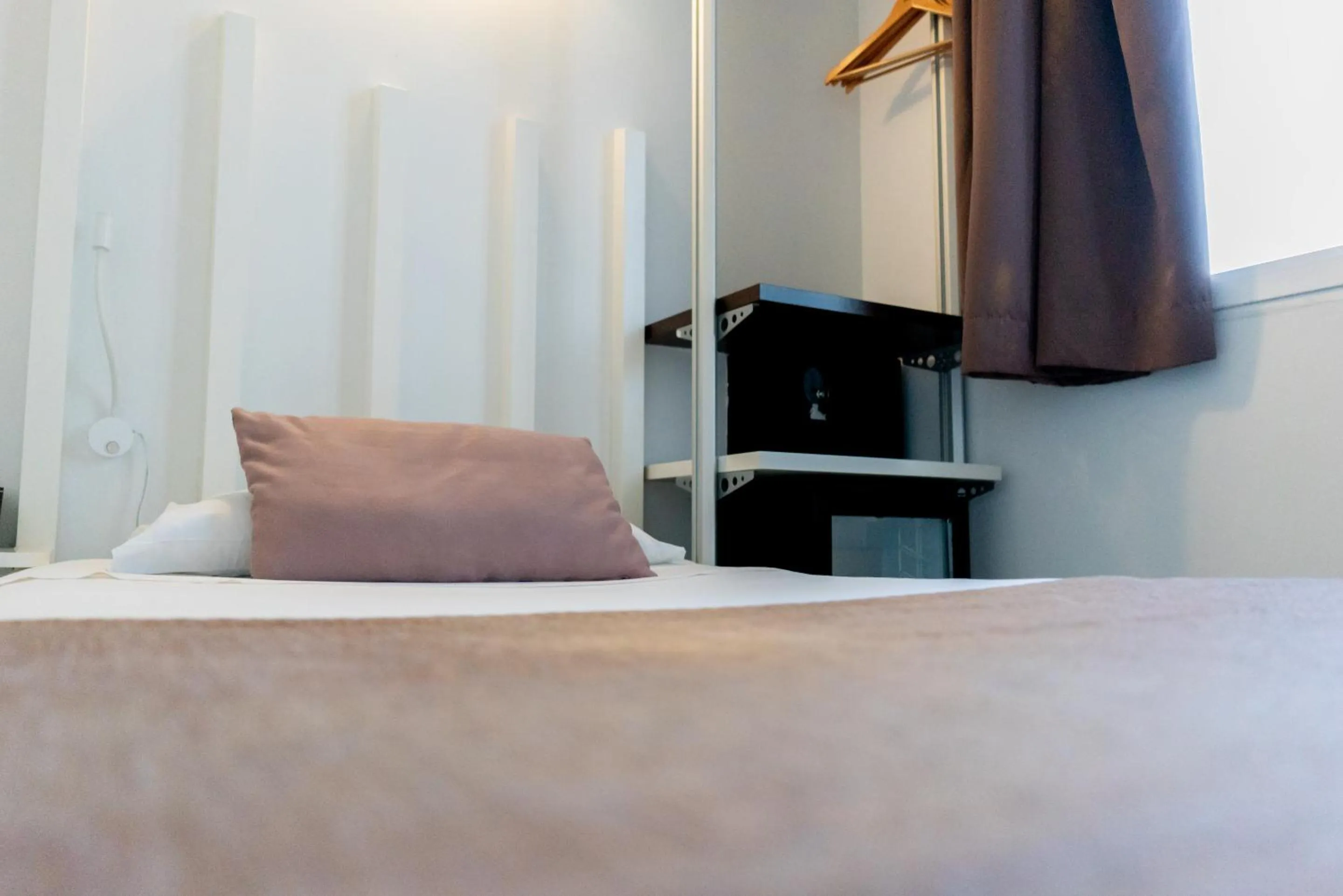 Bedroom, Bed in Hostal Gran Via 44