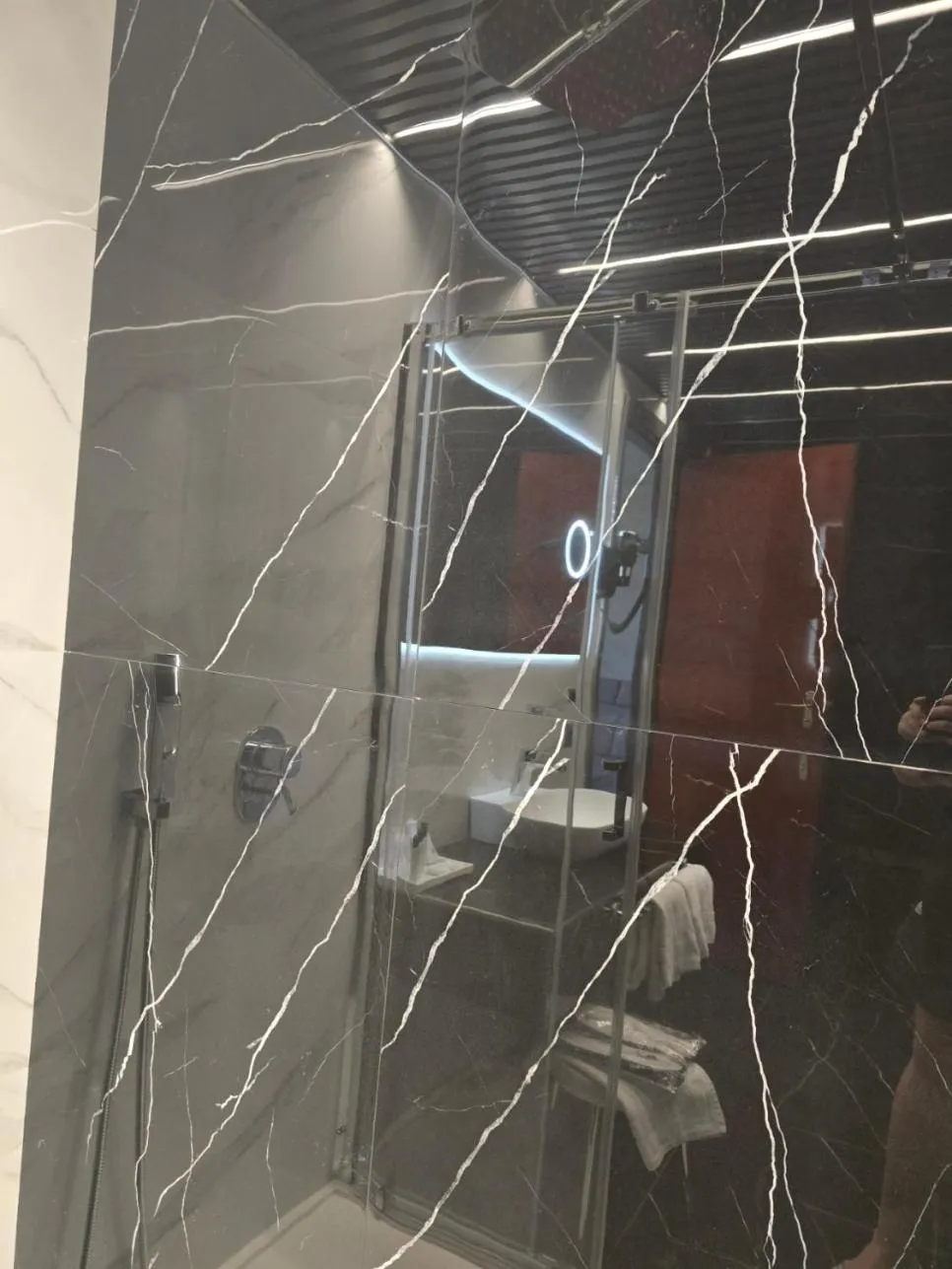 Shower in Grand Hotel Europa