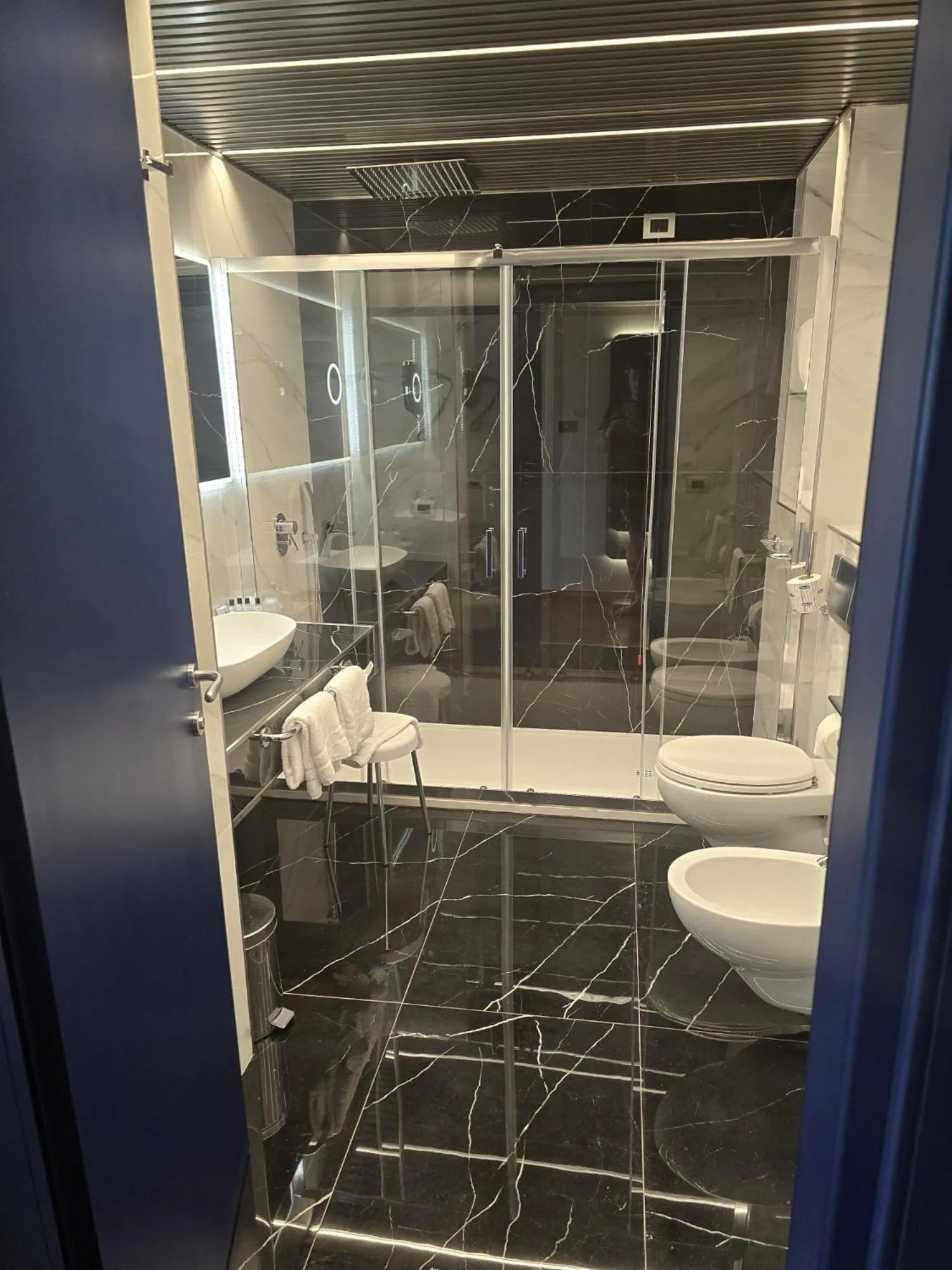 Shower in Grand Hotel Europa