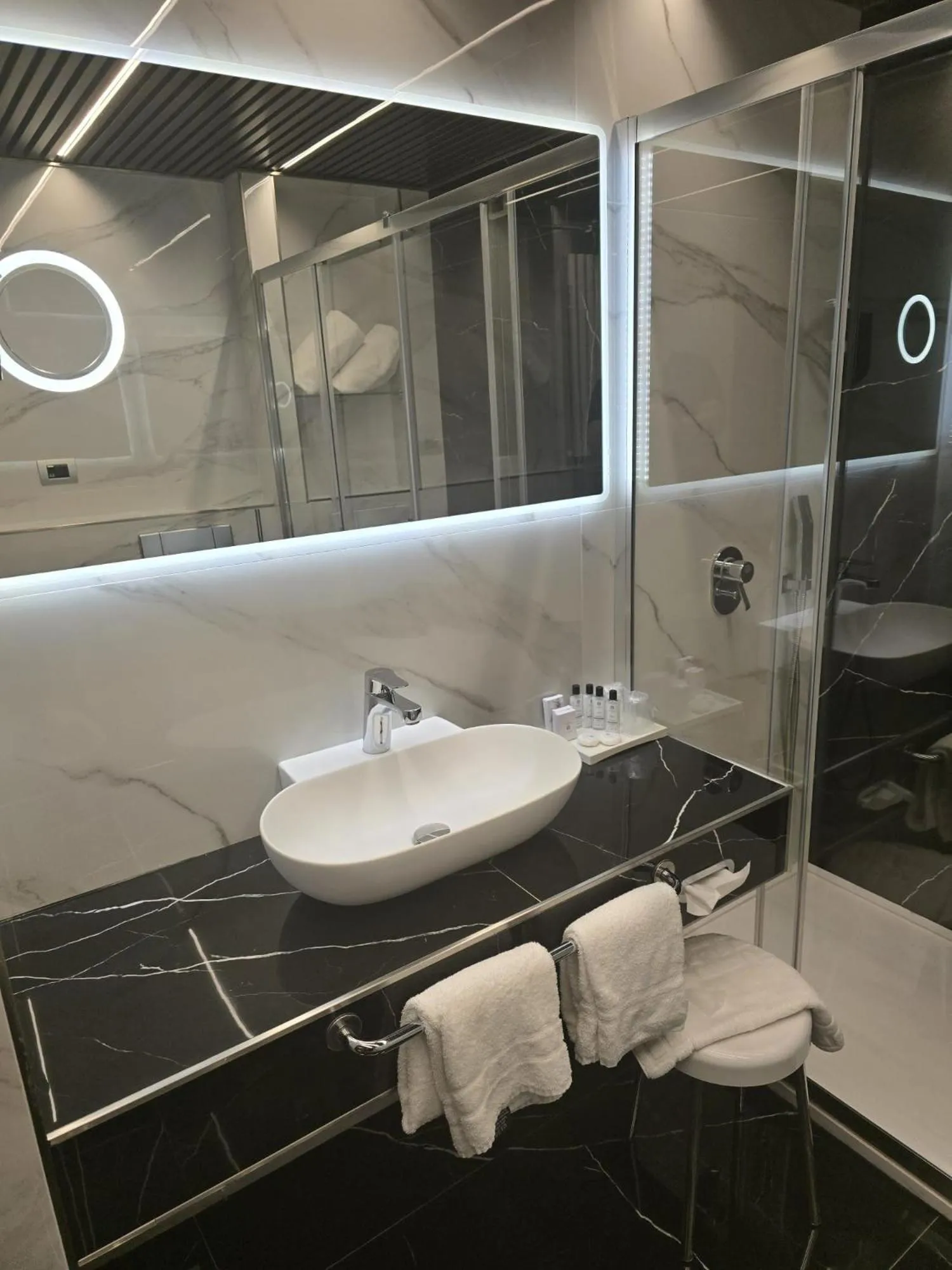 Shower in Grand Hotel Europa