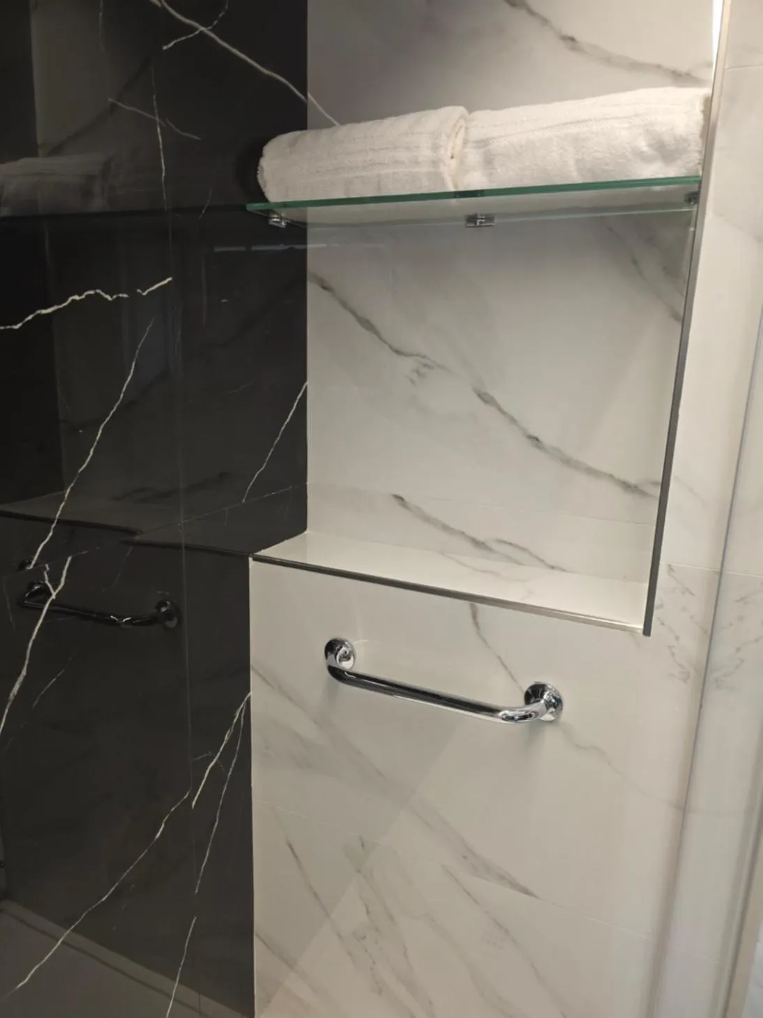 Shower in Grand Hotel Europa