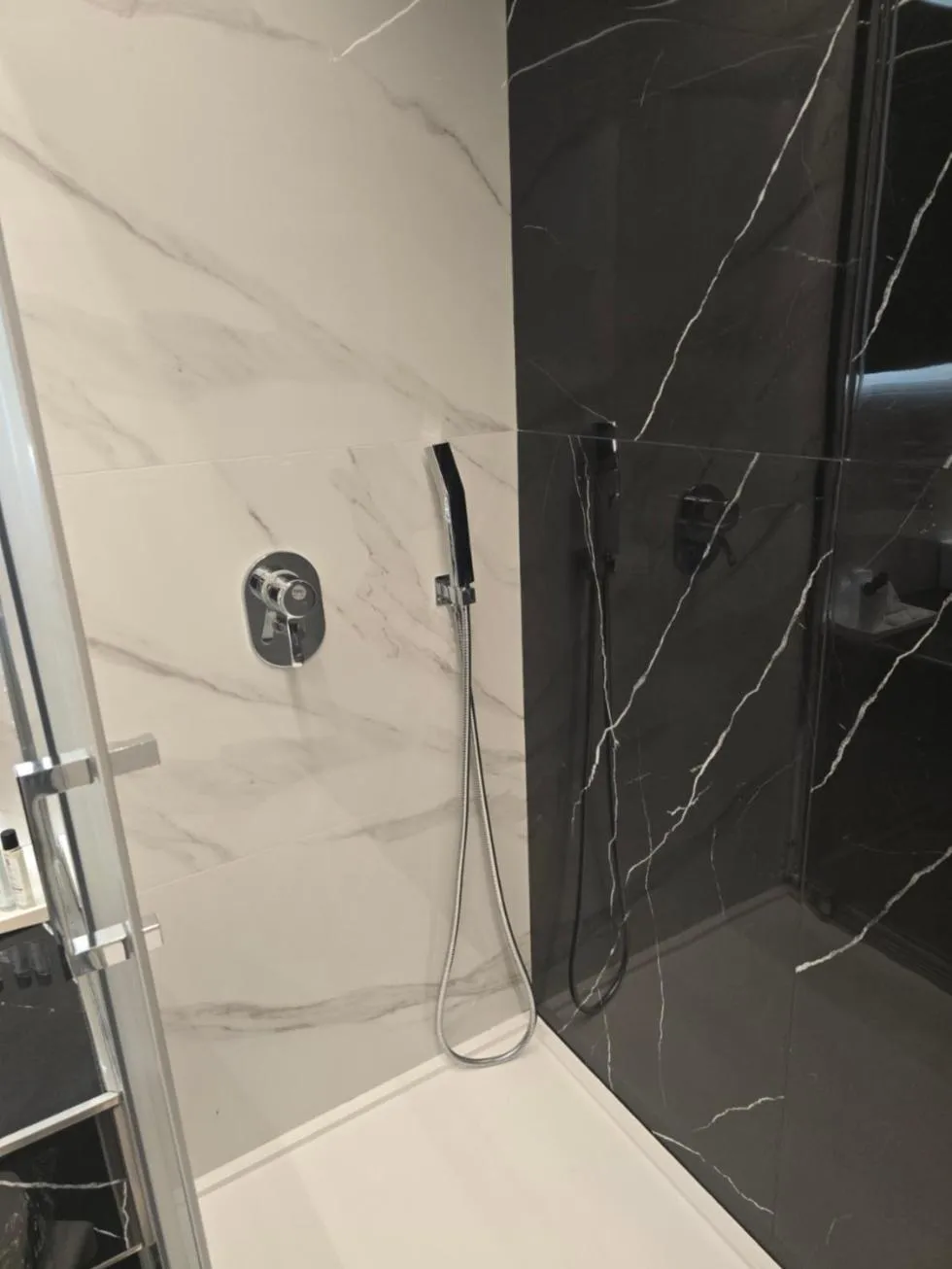 Shower in Grand Hotel Europa