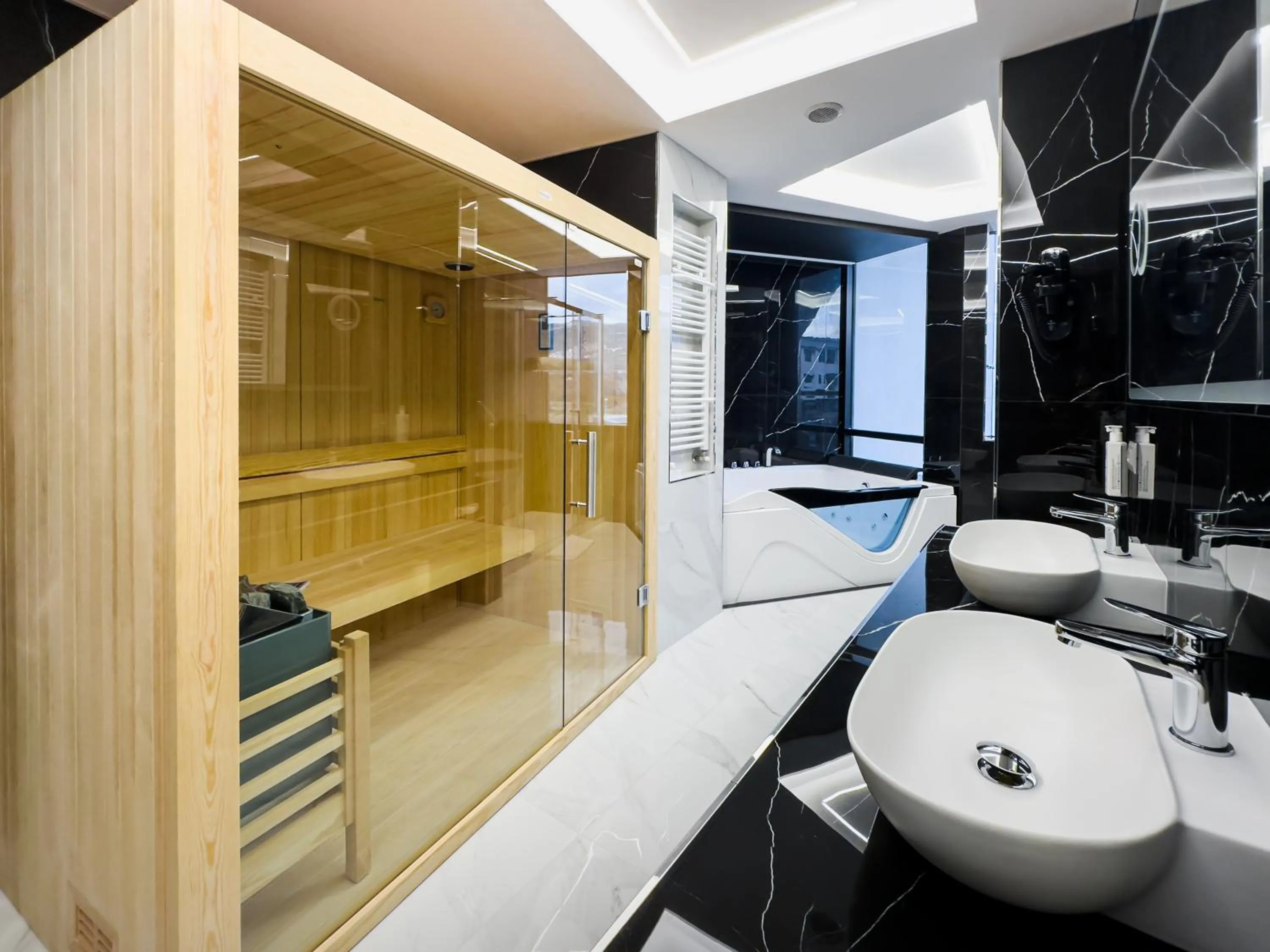 Hot Tub in Grand Hotel Europa