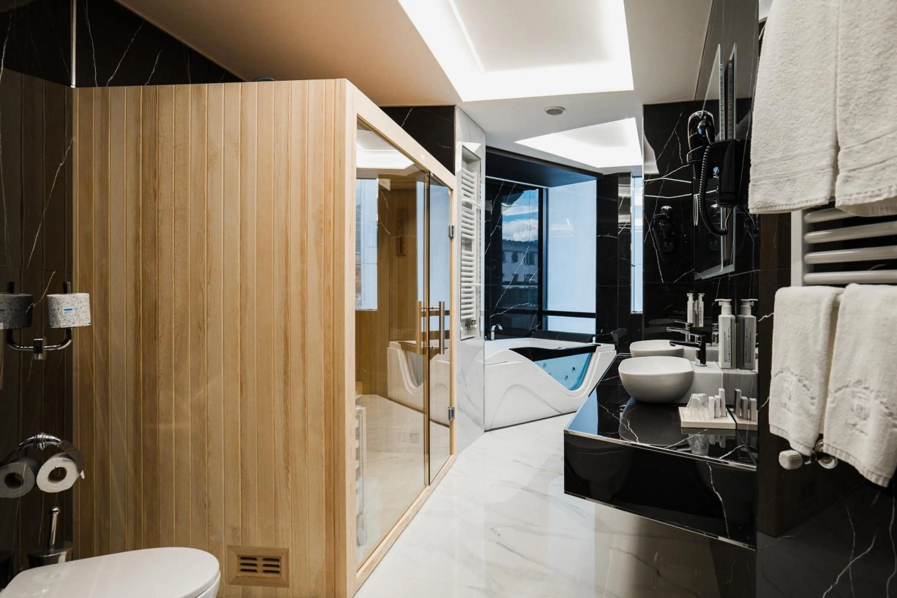 Shower in Grand Hotel Europa