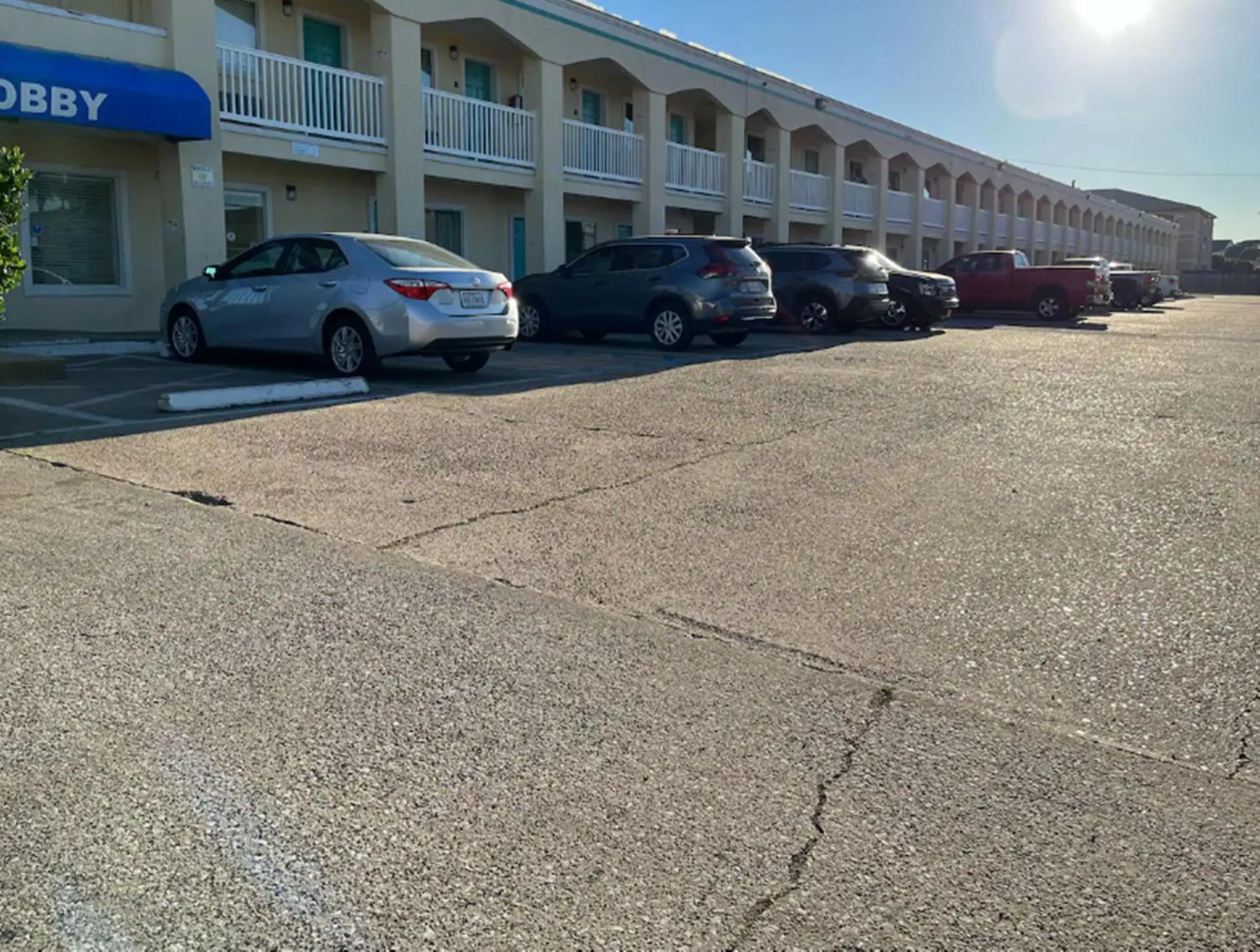 Property building in Motel 6 Galveston, TX Seawall