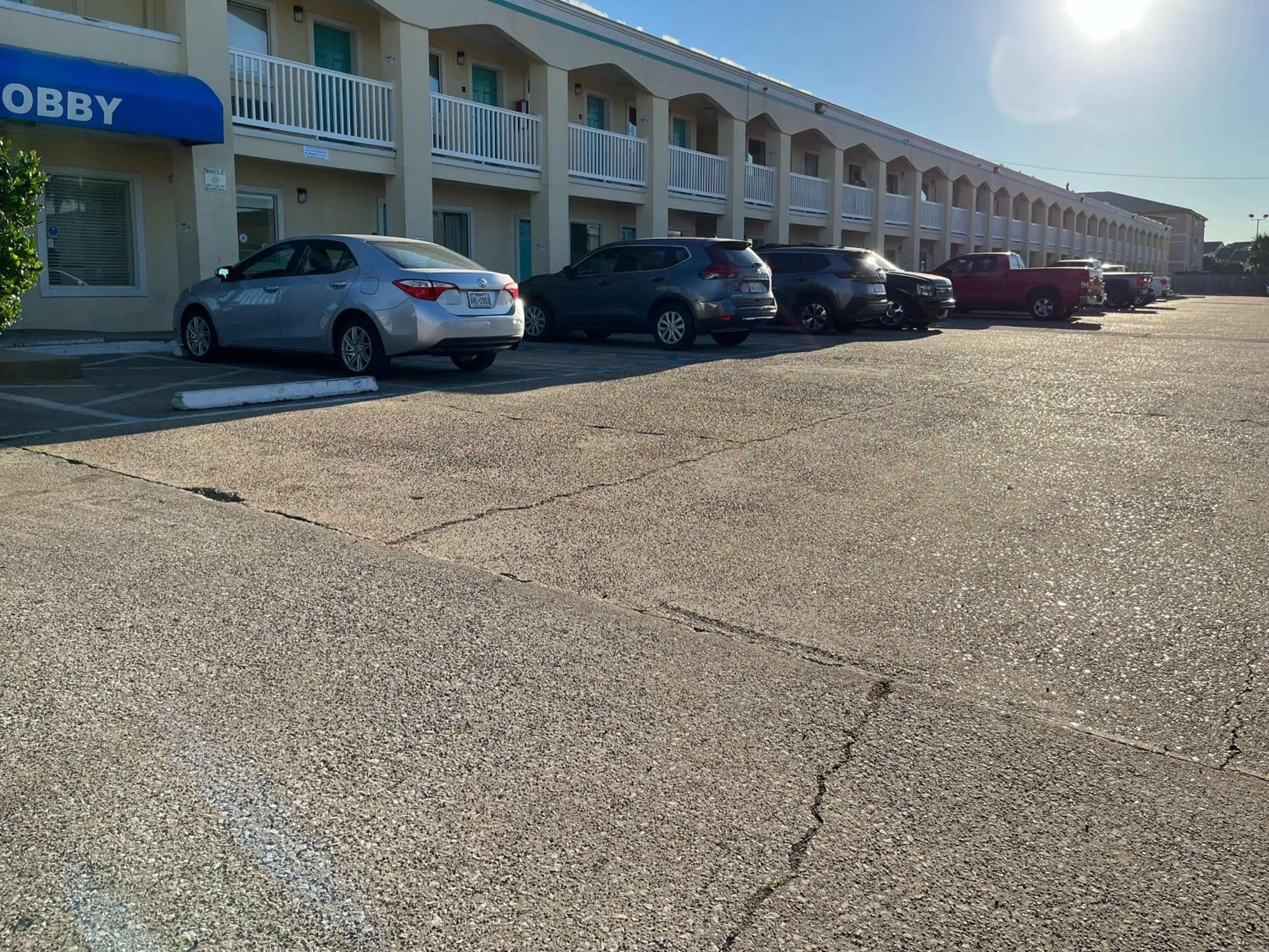 Property building in Motel 6 Galveston, TX Seawall