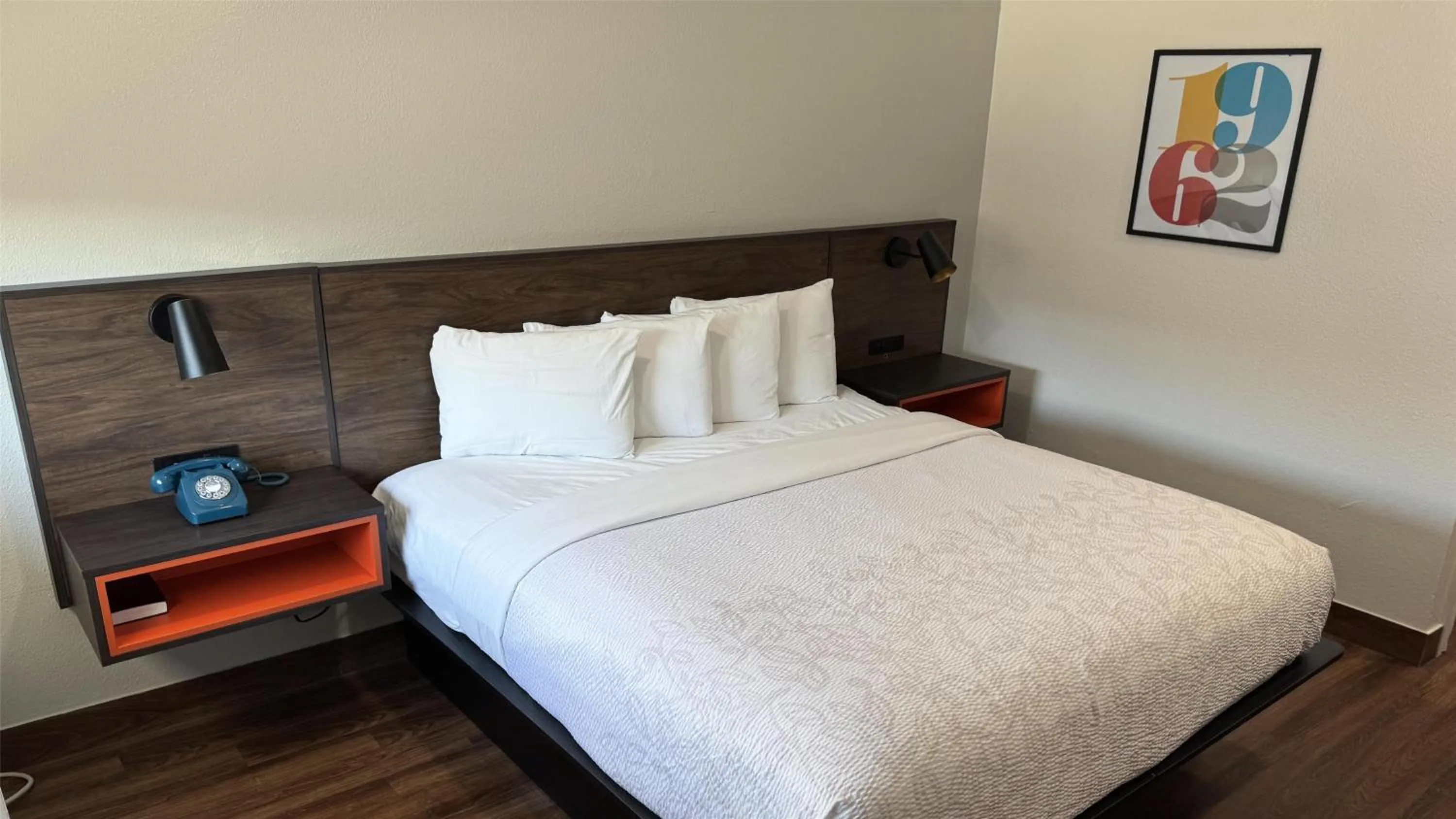 Bedroom, Bed in Motel 6 Galveston, TX Seawall