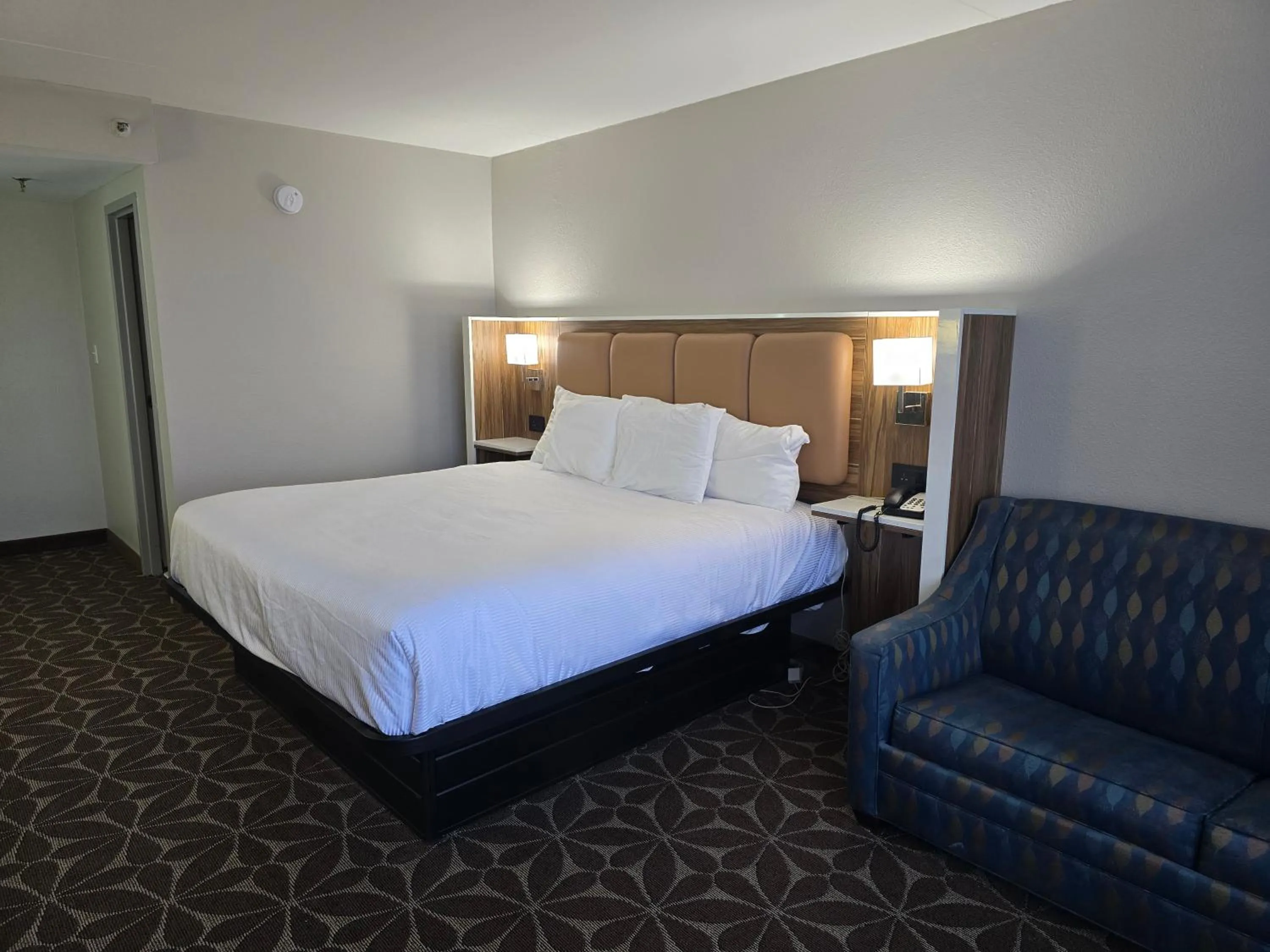 Bed in Wyndham Garden Williamsburg Busch Gardens Area