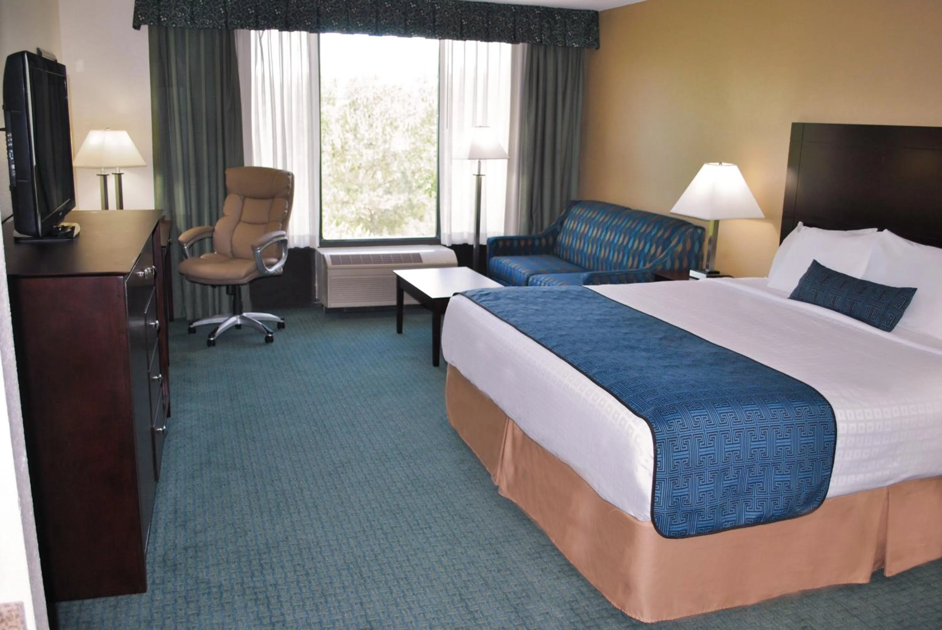 Bed in Wyndham Garden Williamsburg Busch Gardens Area