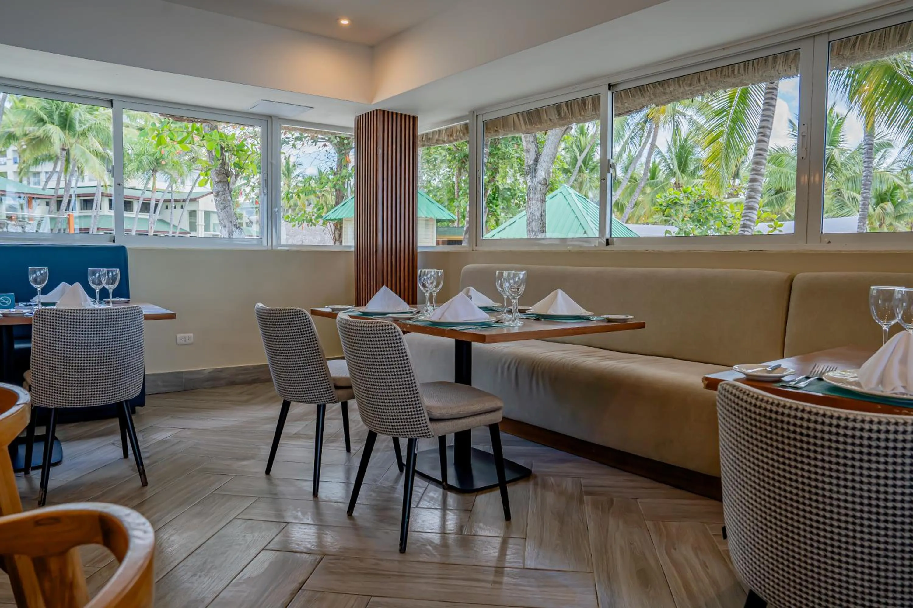 Restaurant/places to eat in Coral Costa Caribe Beach Resort - All Inclusive