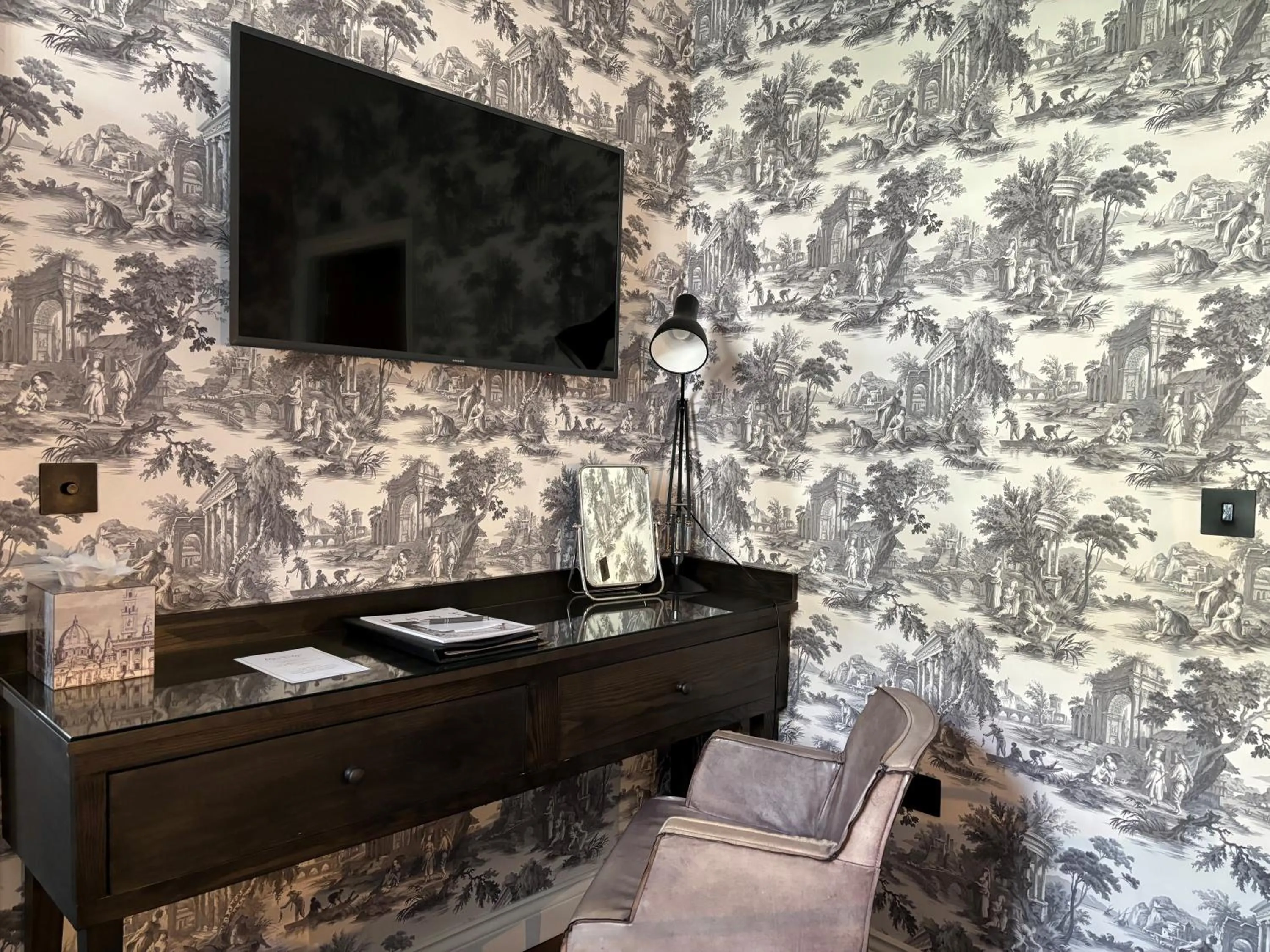 TV and multimedia in Manor House Lindley